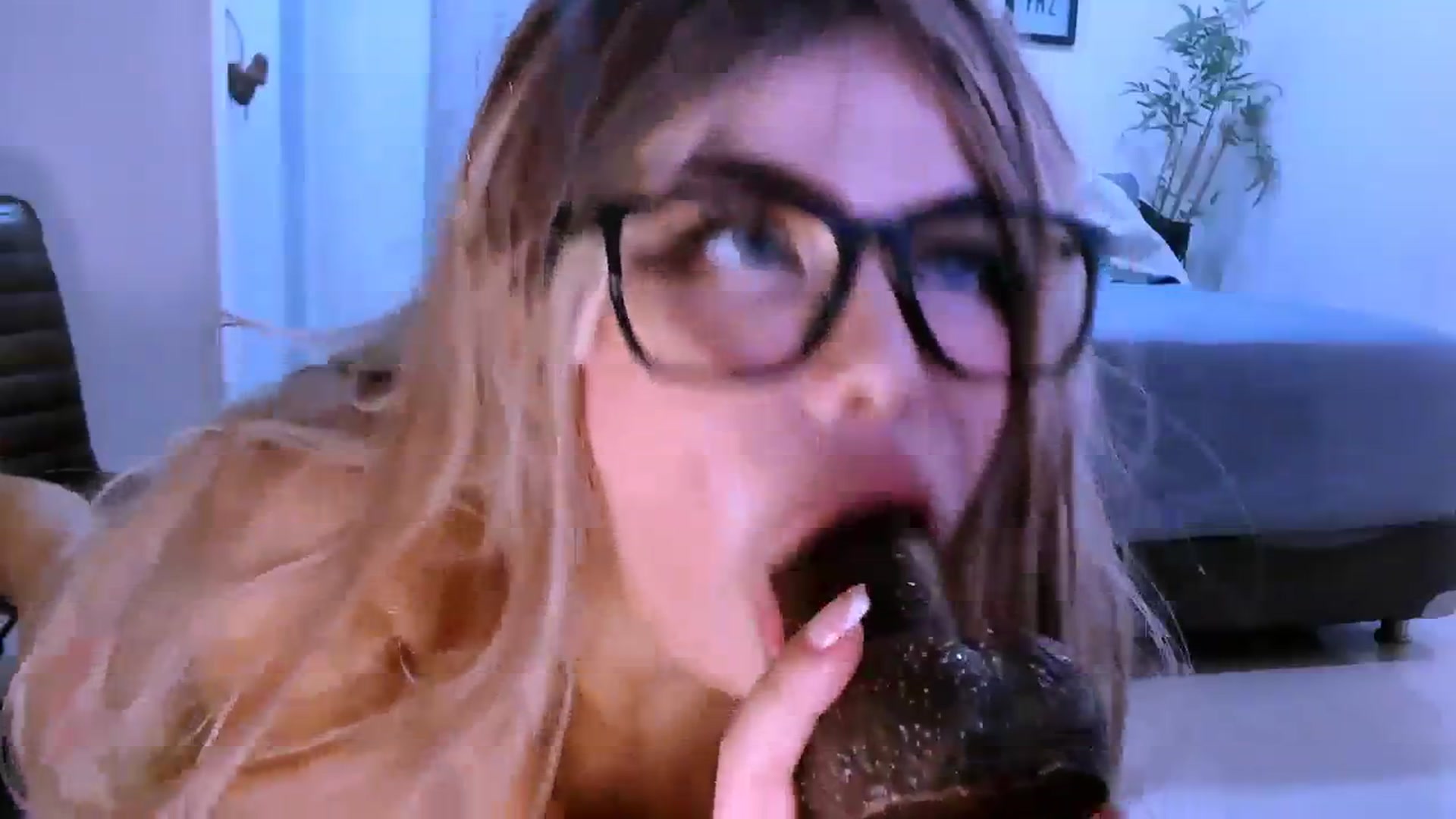 Gallery image thumbnail from Veronikahil's myfreecams stream on, 03/11/2024, 10:17 image 14 of 20