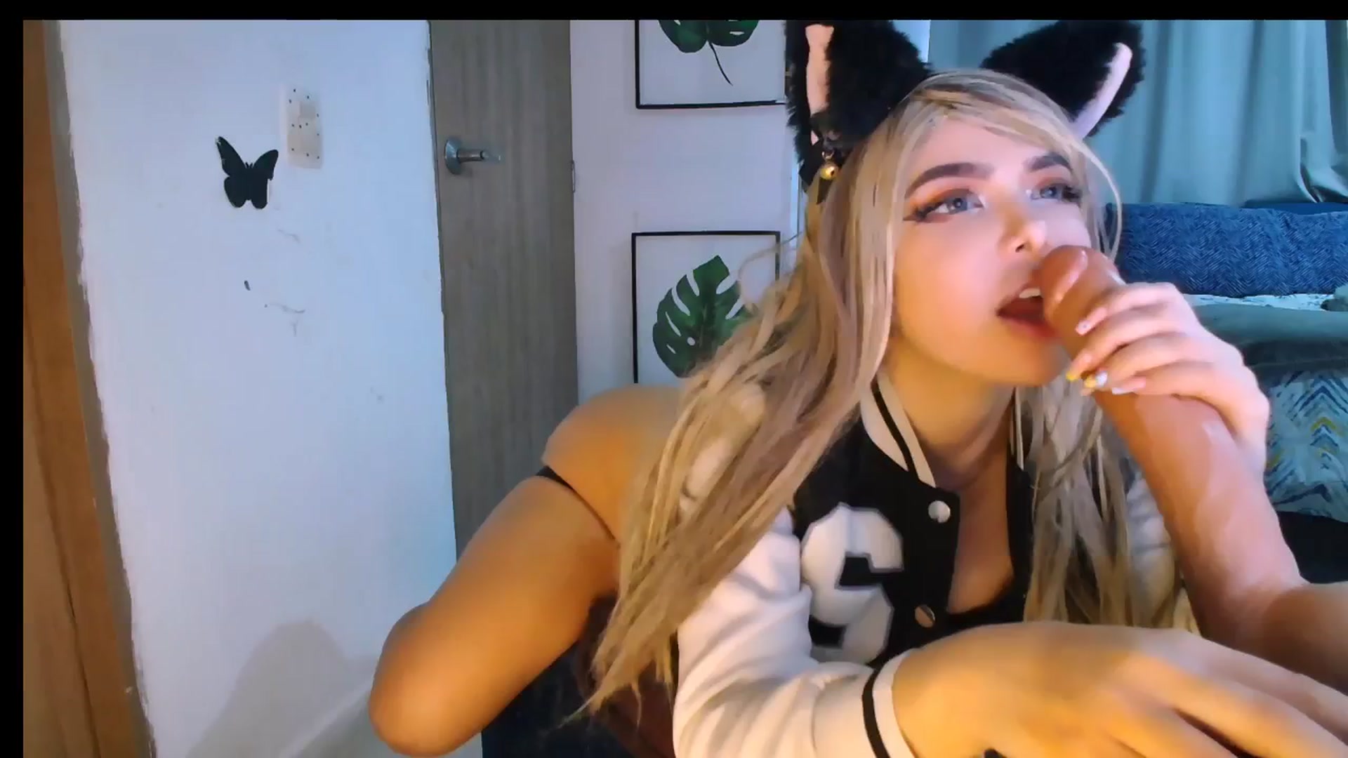 Gallery image thumbnail from Veronikahil's myfreecams stream on, 05/11/2024, 11:45 image 15 of 20