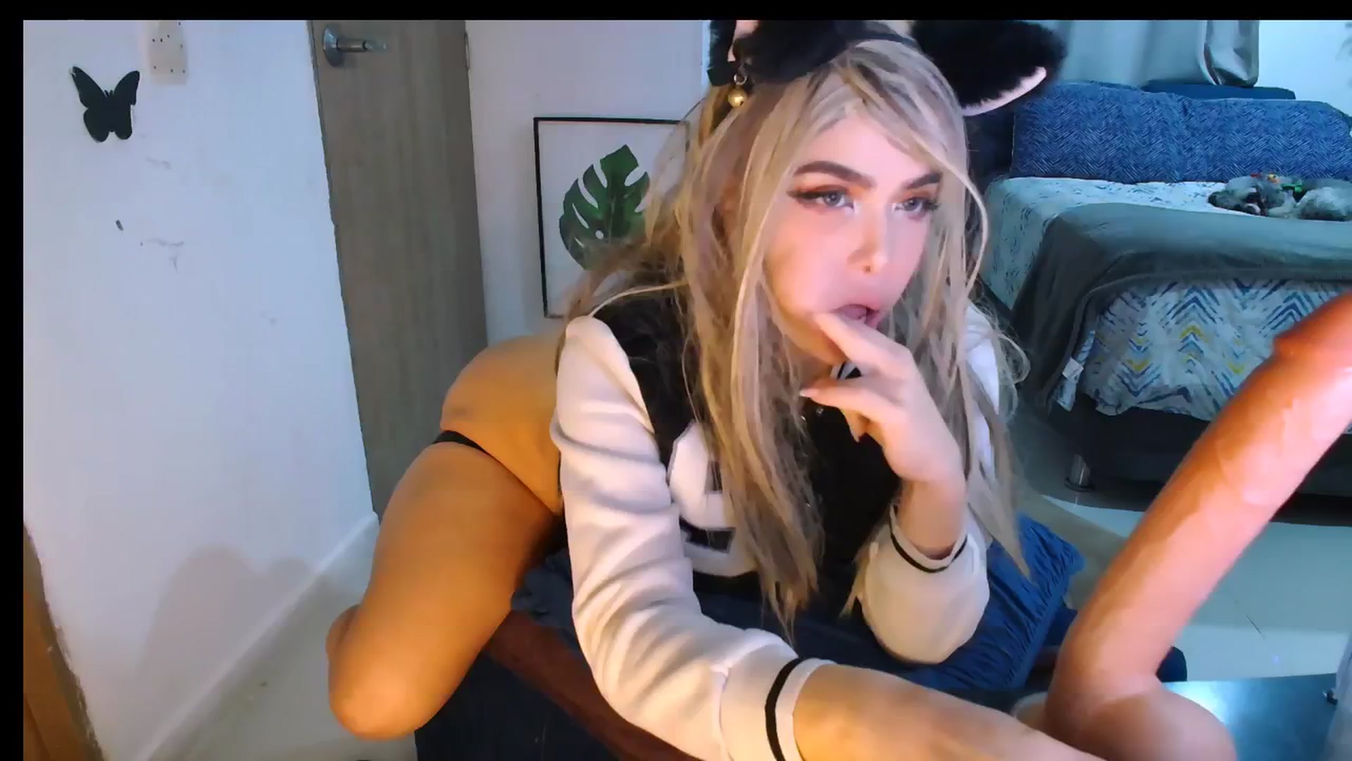 Gallery image thumbnail from Veronikahil's myfreecams stream on, 05/11/2024, 11:45 image 13 of 20