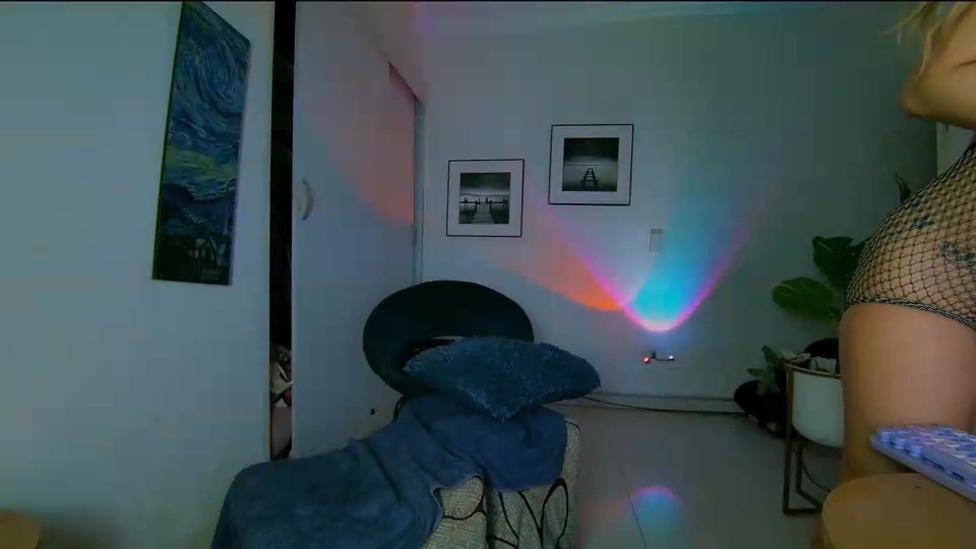 Gallery image thumbnail from Veronikahil's myfreecams stream on, 08/12/2026, 09:55 image 18 of 20