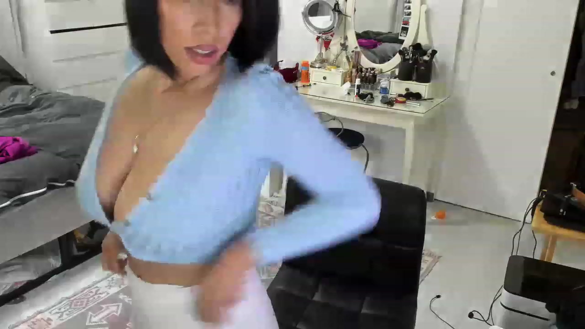 Gallery image thumbnail from Verryveronica's myfreecams stream on, 04/22/2023, 20:05 image 15 of 20
