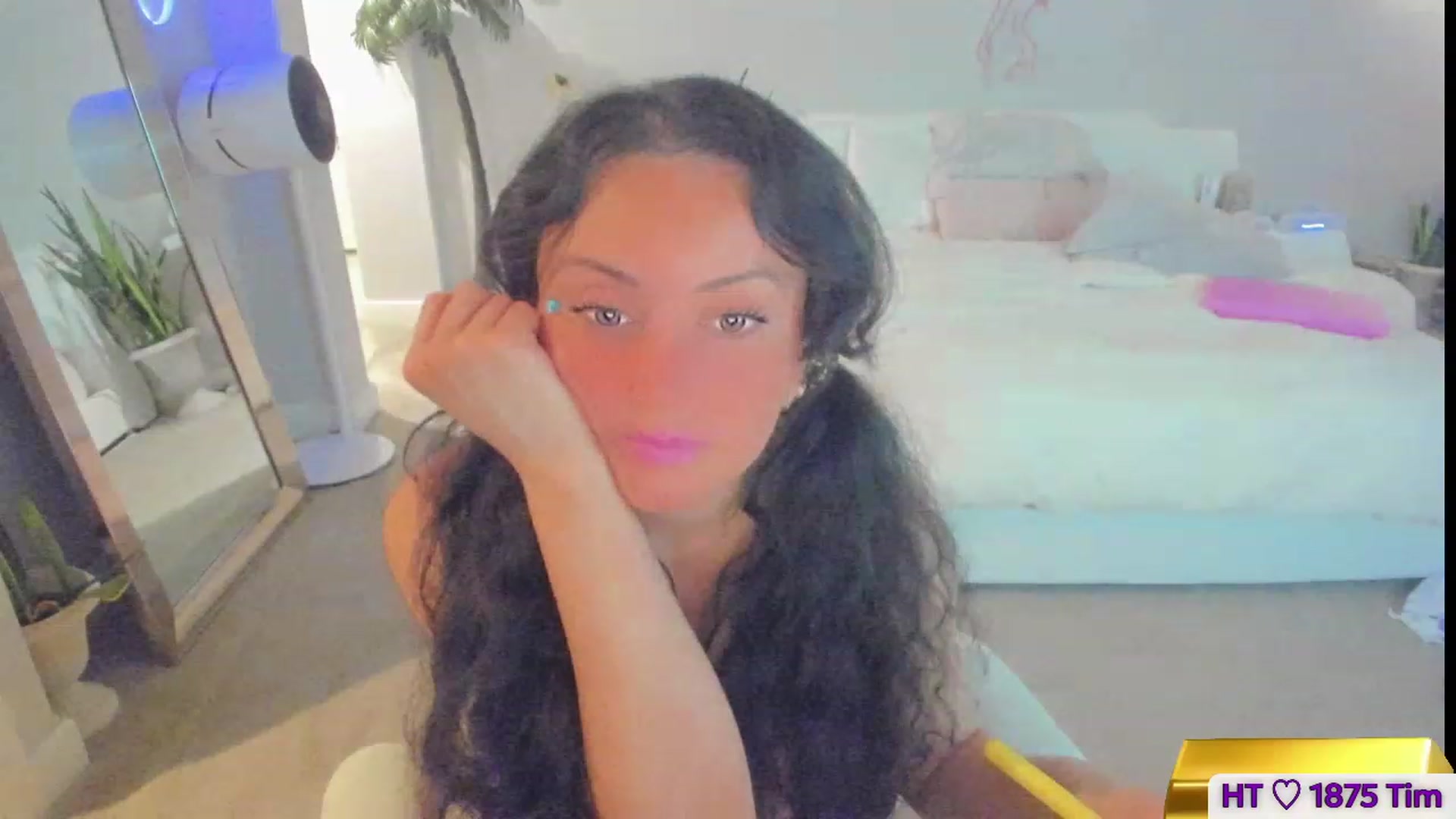 Gallery image thumbnail from Vesafine's myfreecams stream on, 07/20/2023, 08:50 image 17 of 20