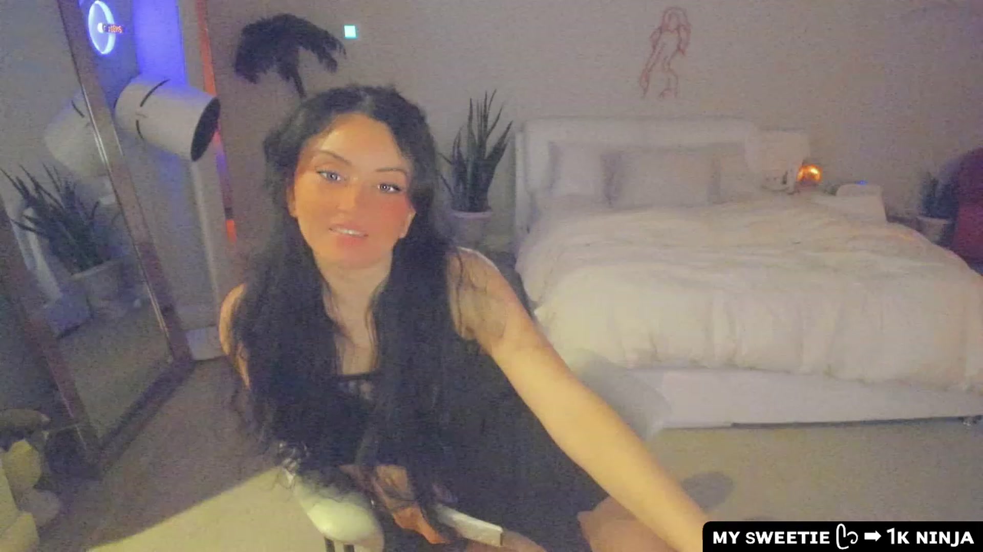 Gallery image thumbnail from Vesafine's myfreecams stream on, 07/31/2023, 10:03 image 14 of 20