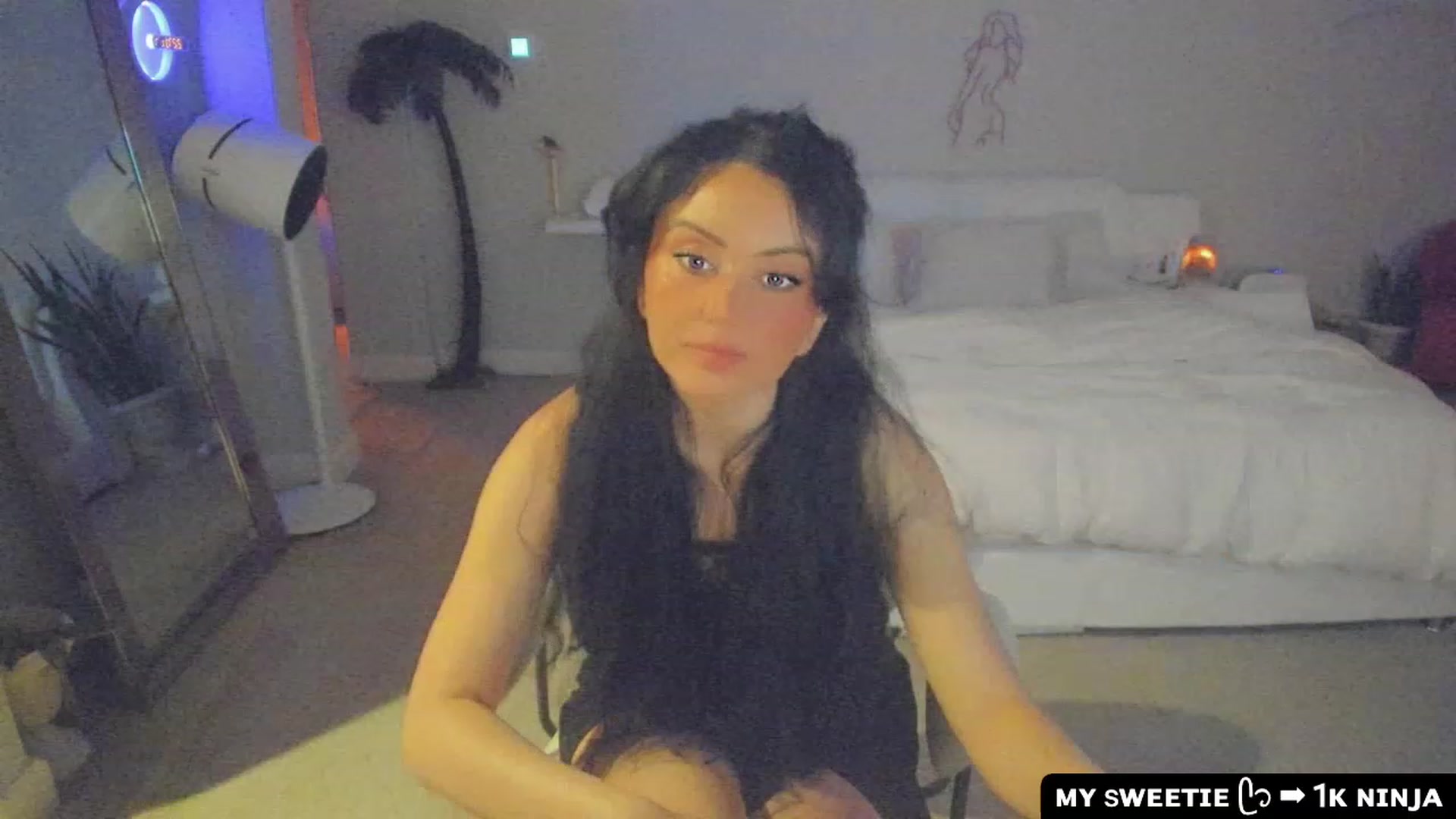 Gallery image thumbnail from Vesafine's myfreecams stream on, 07/31/2023, 10:03 image 4 of 20