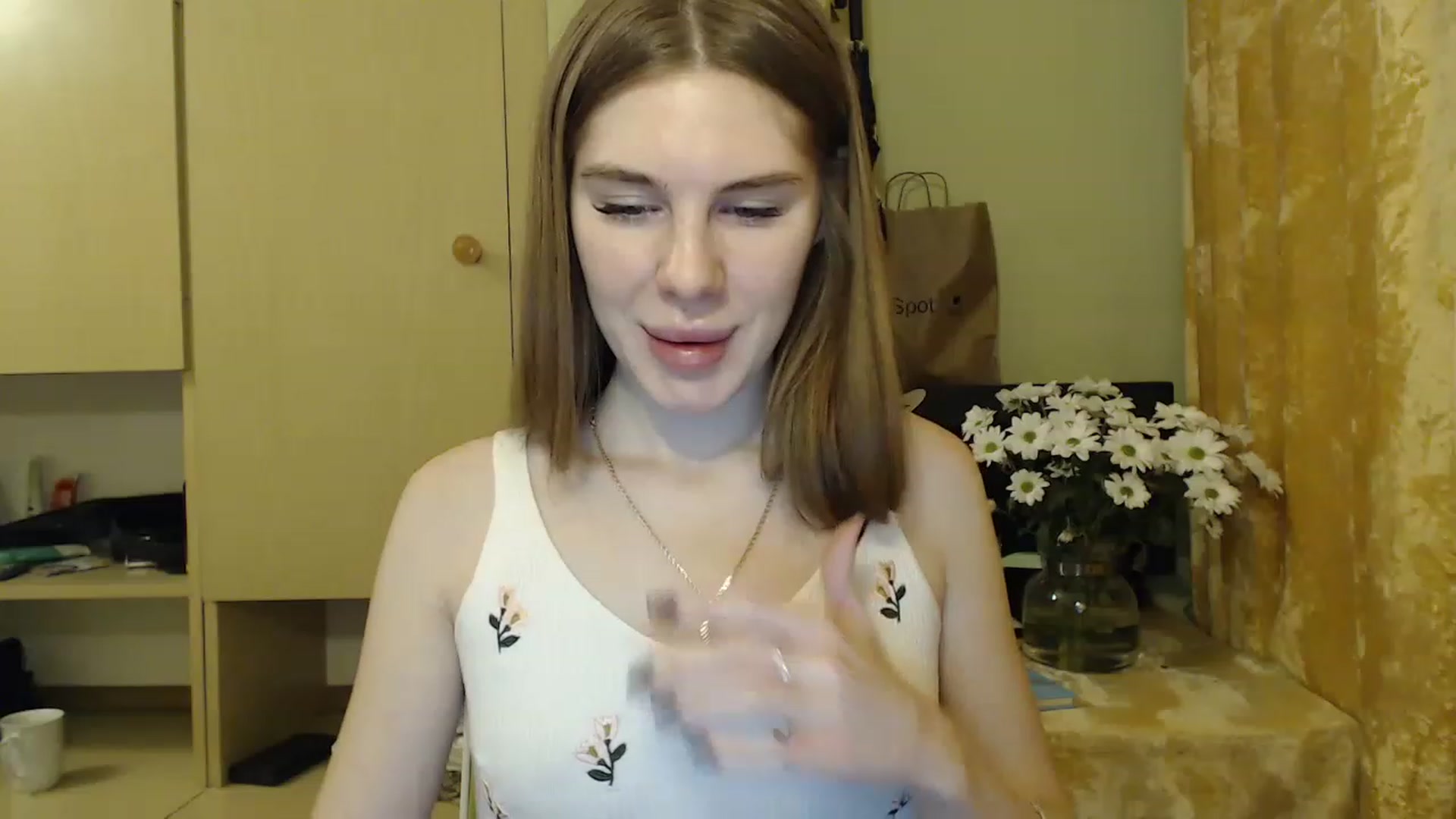 Gallery image thumbnail from Vesnyshka's myfreecams stream on, 01/31/2023, 17:18 image 12 of 20