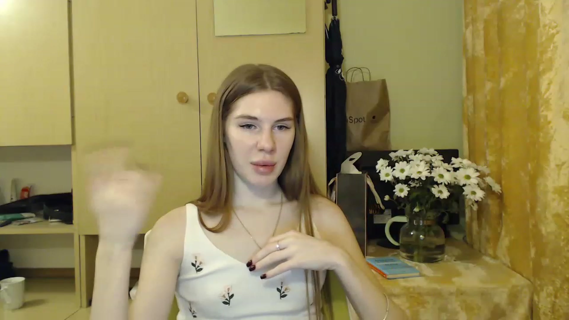 Gallery image thumbnail from Vesnyshka's myfreecams stream on, 01/31/2023, 17:18 image 9 of 20
