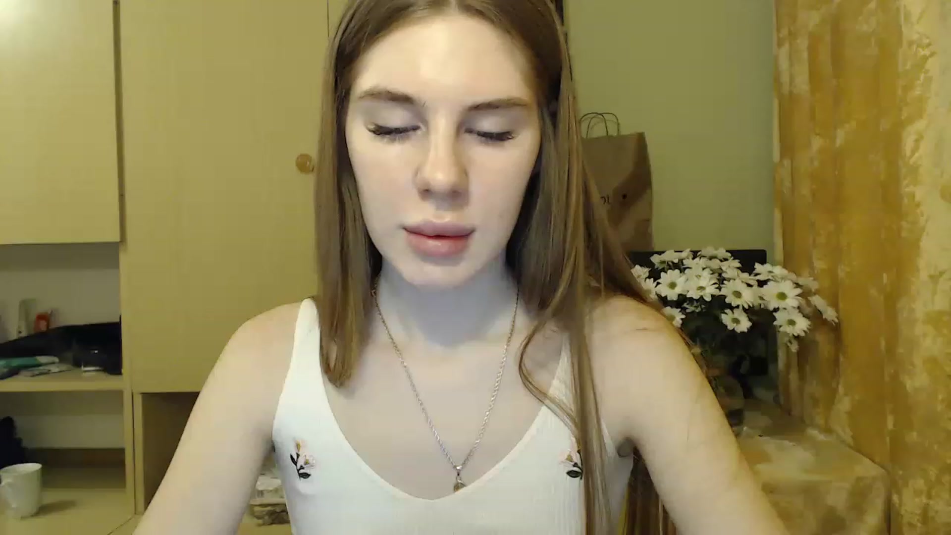 Gallery image thumbnail from Vesnyshka's myfreecams stream on, 01/31/2023, 17:18 image 8 of 20