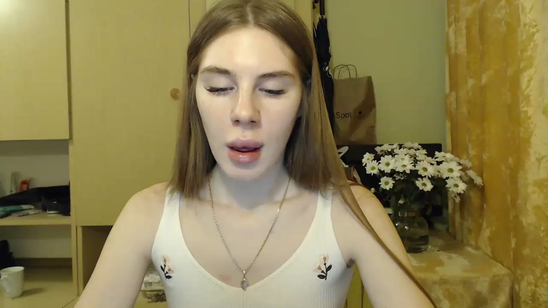 Gallery image thumbnail from Vesnyshka's myfreecams stream on, 01/31/2023, 17:18 image 17 of 20