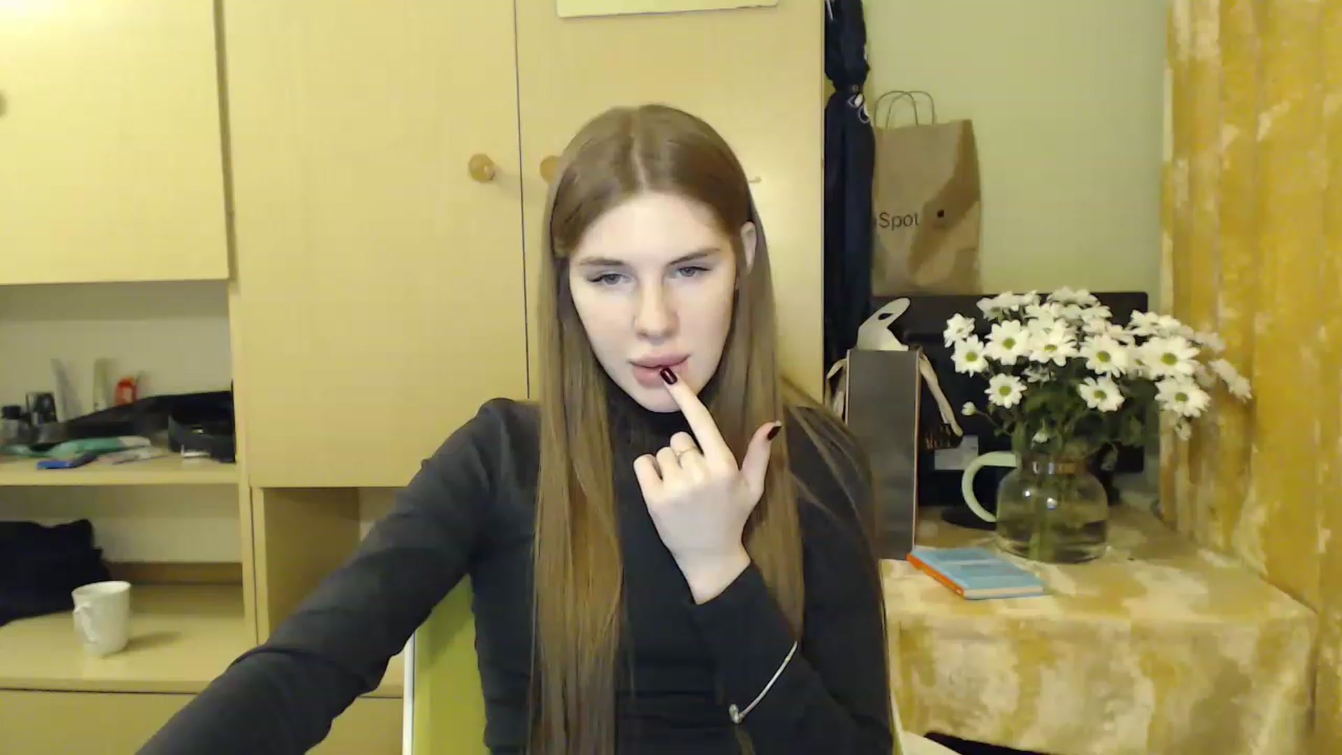 Gallery image thumbnail from Vesnyshka's myfreecams stream on, 01/31/2023, 19:59 image 16 of 20