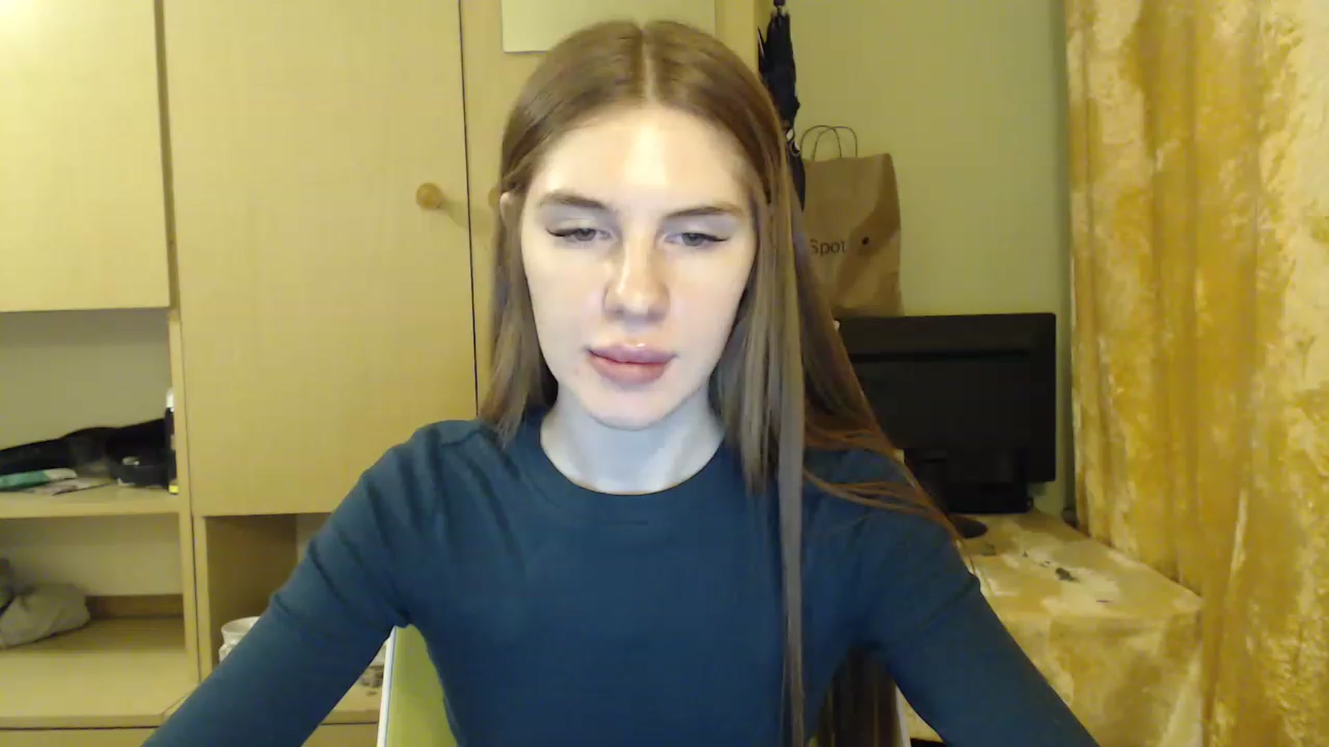 Gallery image thumbnail from Vesnyshka's myfreecams stream on, 02/05/2023, 17:44 image 15 of 20