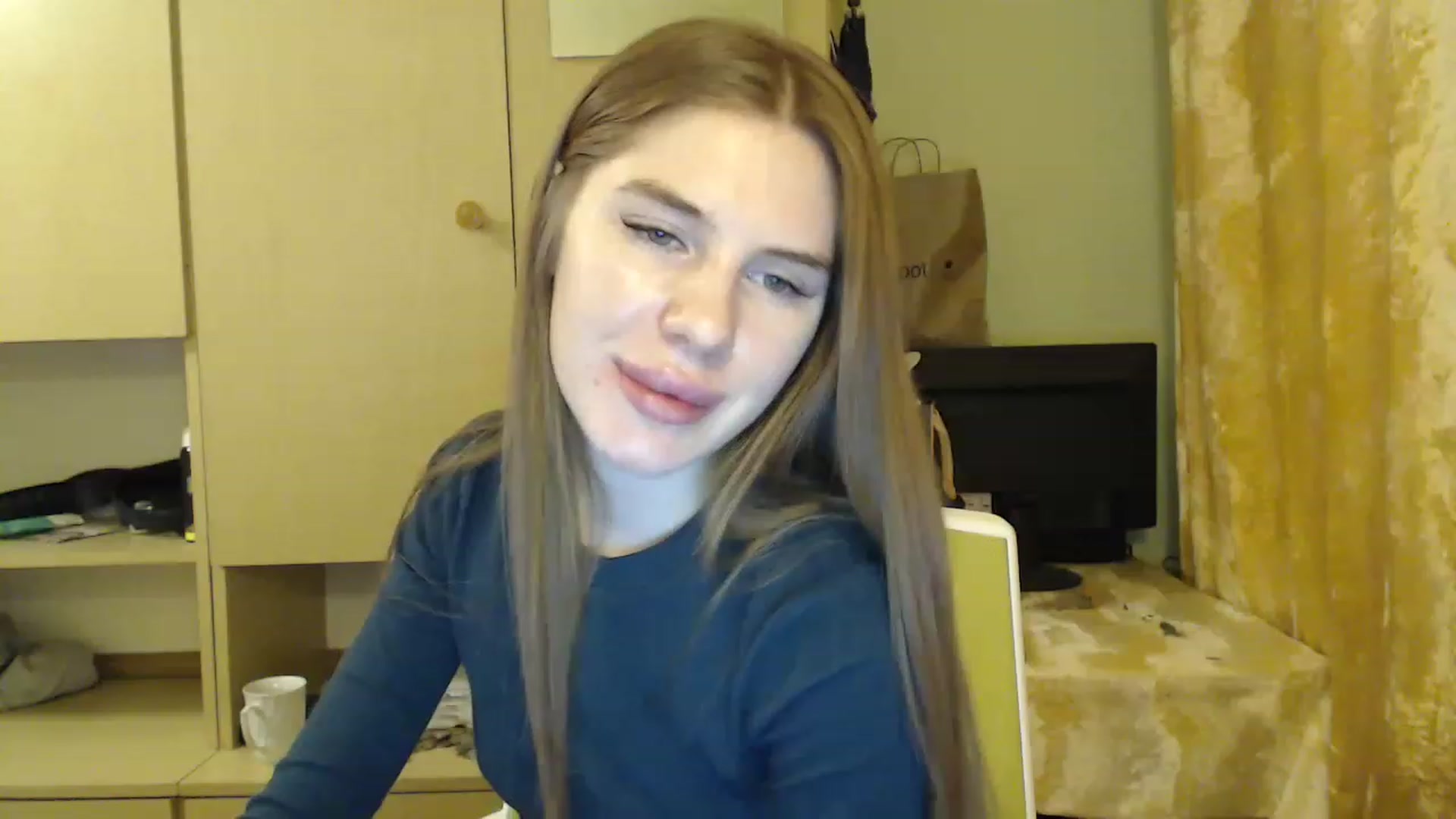 Gallery image thumbnail from Vesnyshka's myfreecams stream on, 02/05/2023, 17:44 image 2 of 20