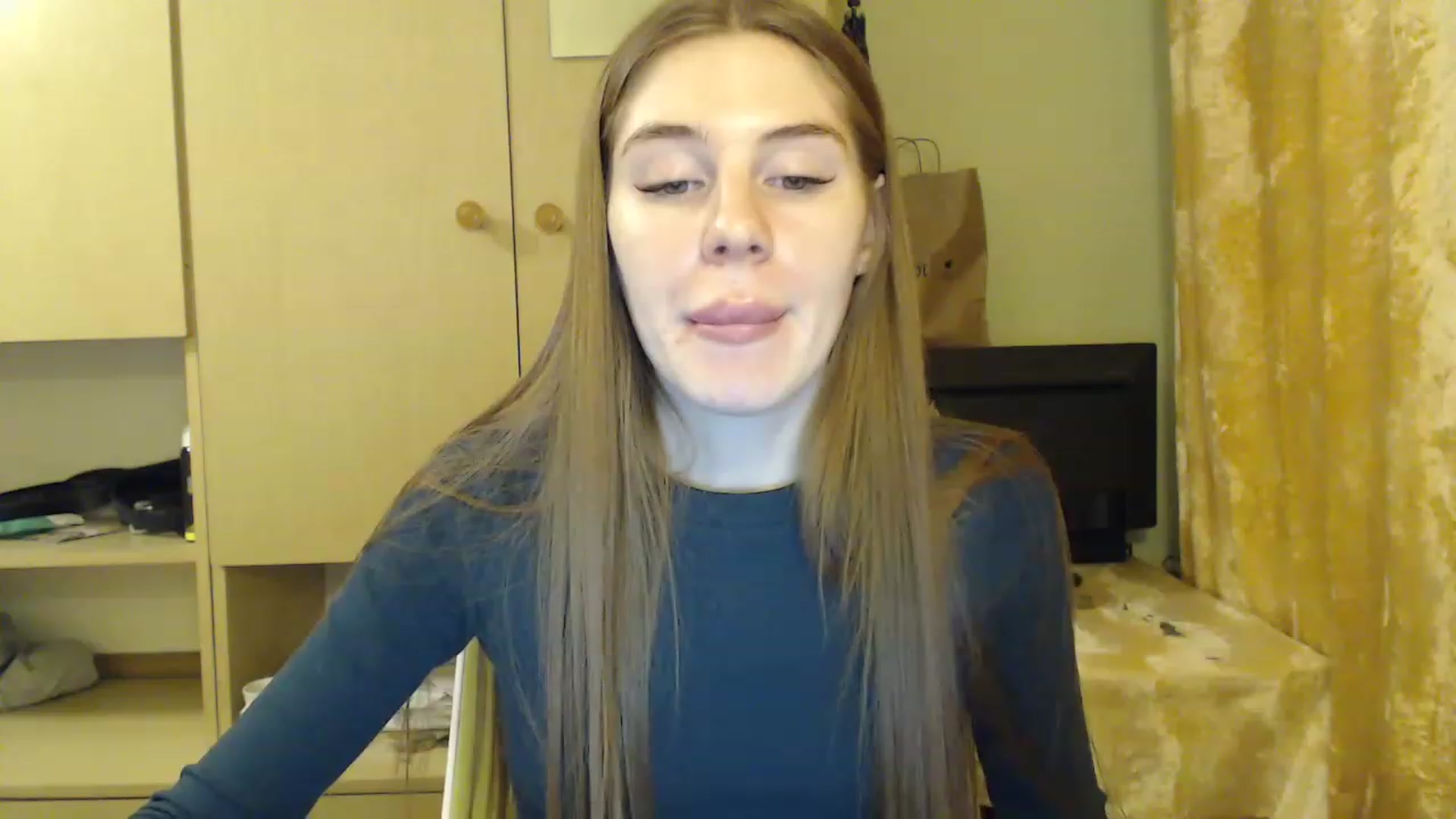 Gallery image thumbnail from Vesnyshka's myfreecams stream on, 02/05/2023, 17:44 image 4 of 20