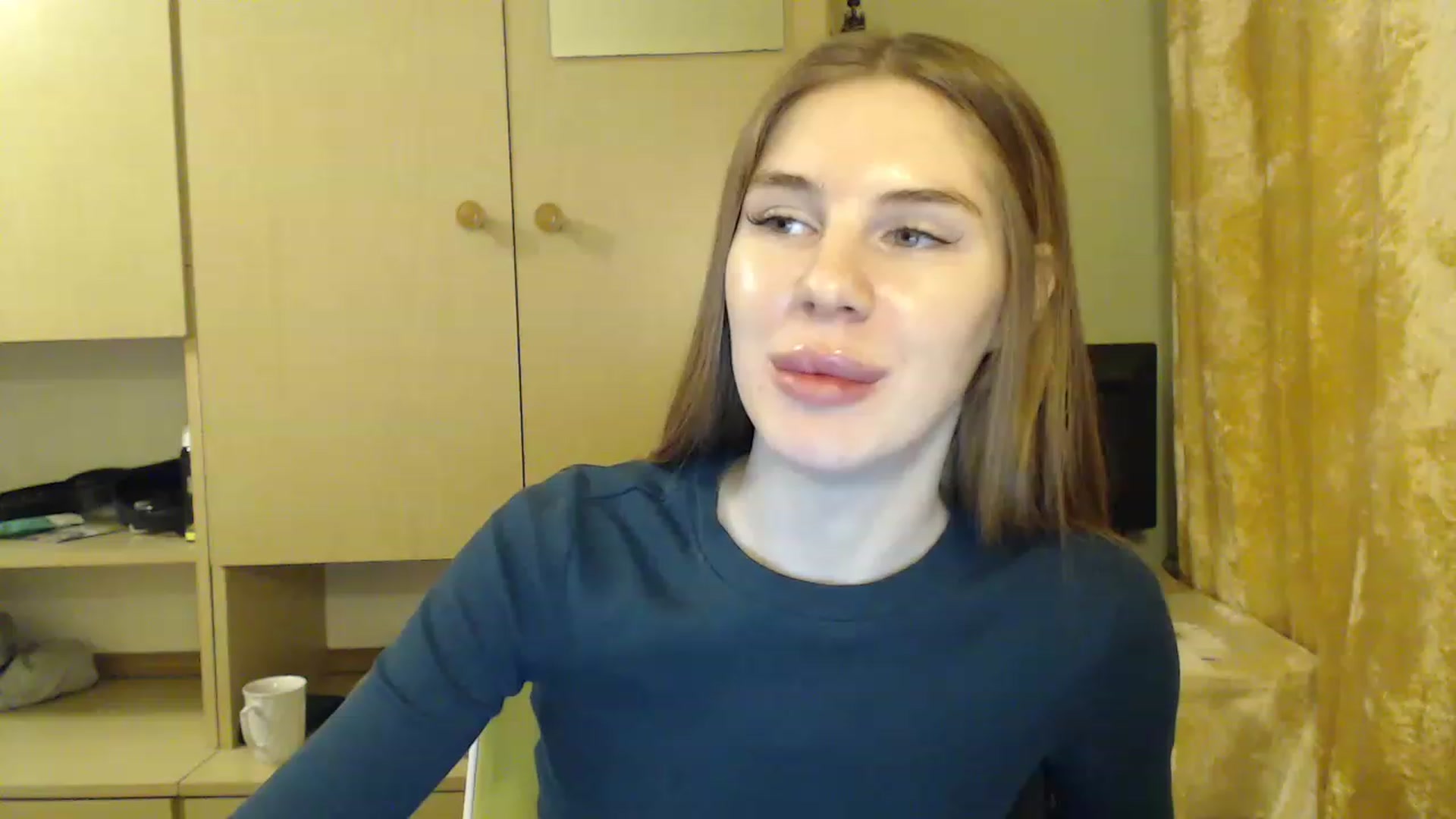 Gallery image thumbnail from Vesnyshka's myfreecams stream on, 02/05/2023, 17:44 image 12 of 20