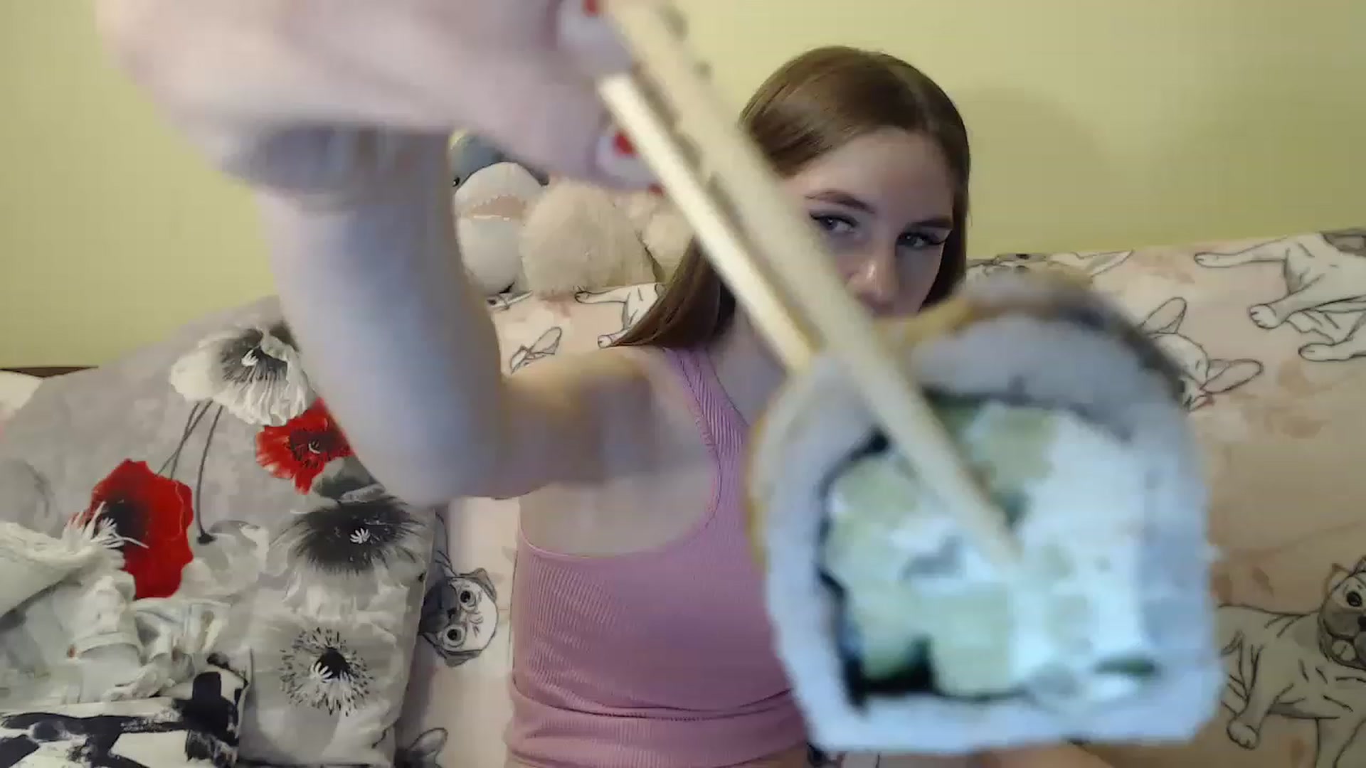 Gallery image thumbnail from Vesnyshka's myfreecams stream on, 02/15/2023, 19:40 image 18 of 20