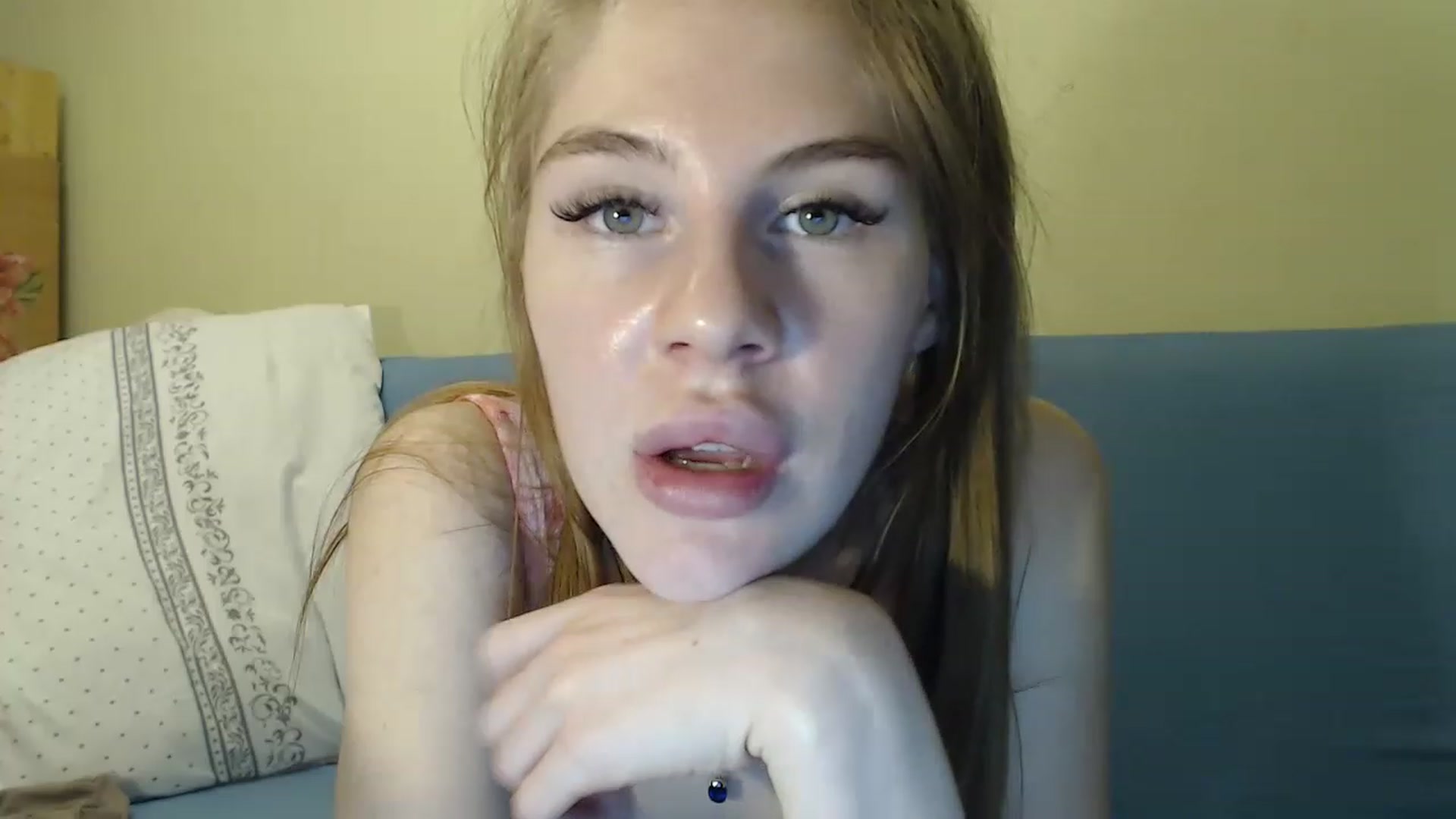 Gallery image thumbnail from Vesnyshka's myfreecams stream on, 02/17/2023, 19:59 image 14 of 20