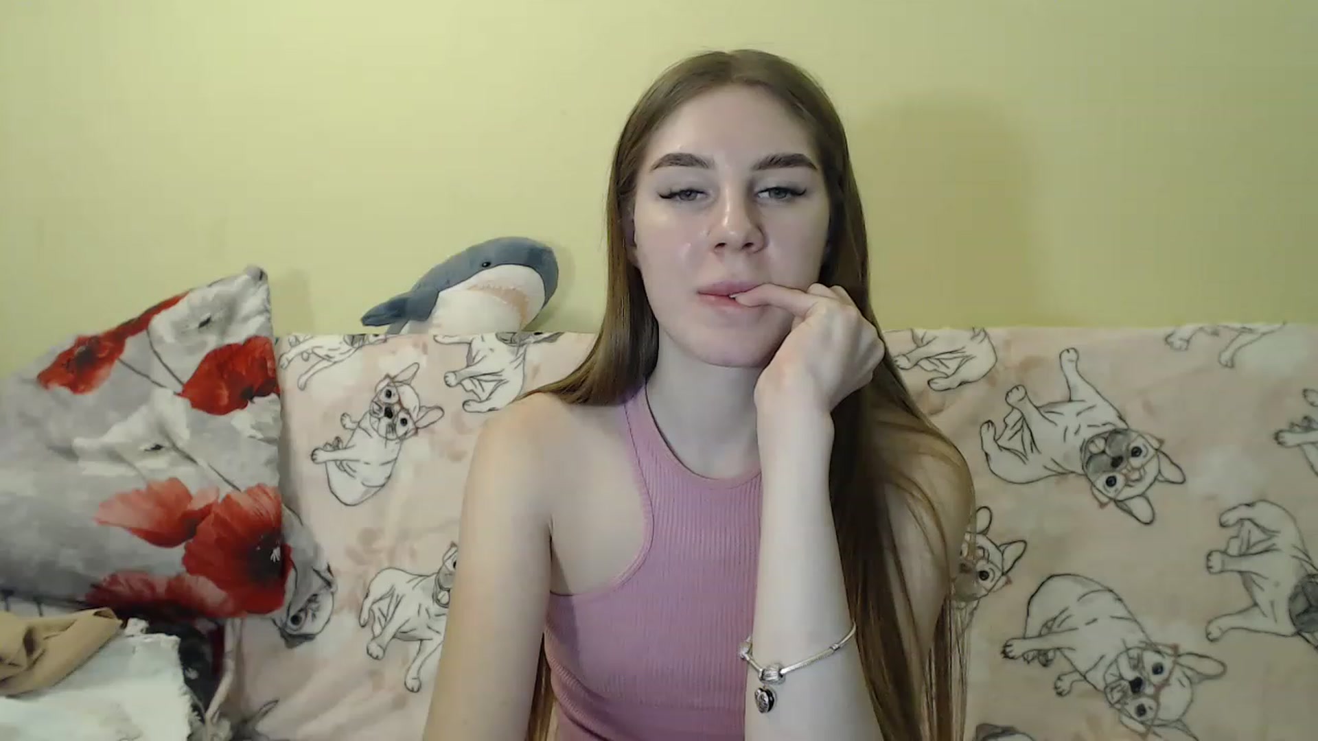 Gallery image thumbnail from Vesnyshka's myfreecams stream on, 03/01/2023, 18:59 image 14 of 20