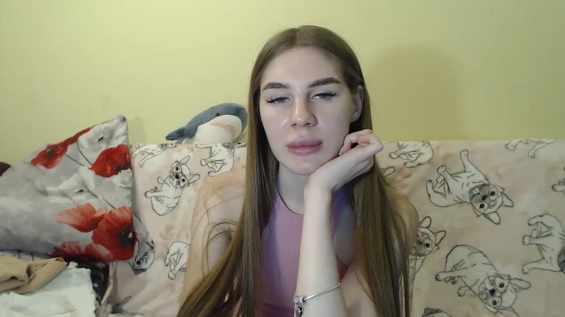 Gallery image thumbnail from Vesnyshka's myfreecams stream on, 03/01/2023, 18:59 image 18 of 20