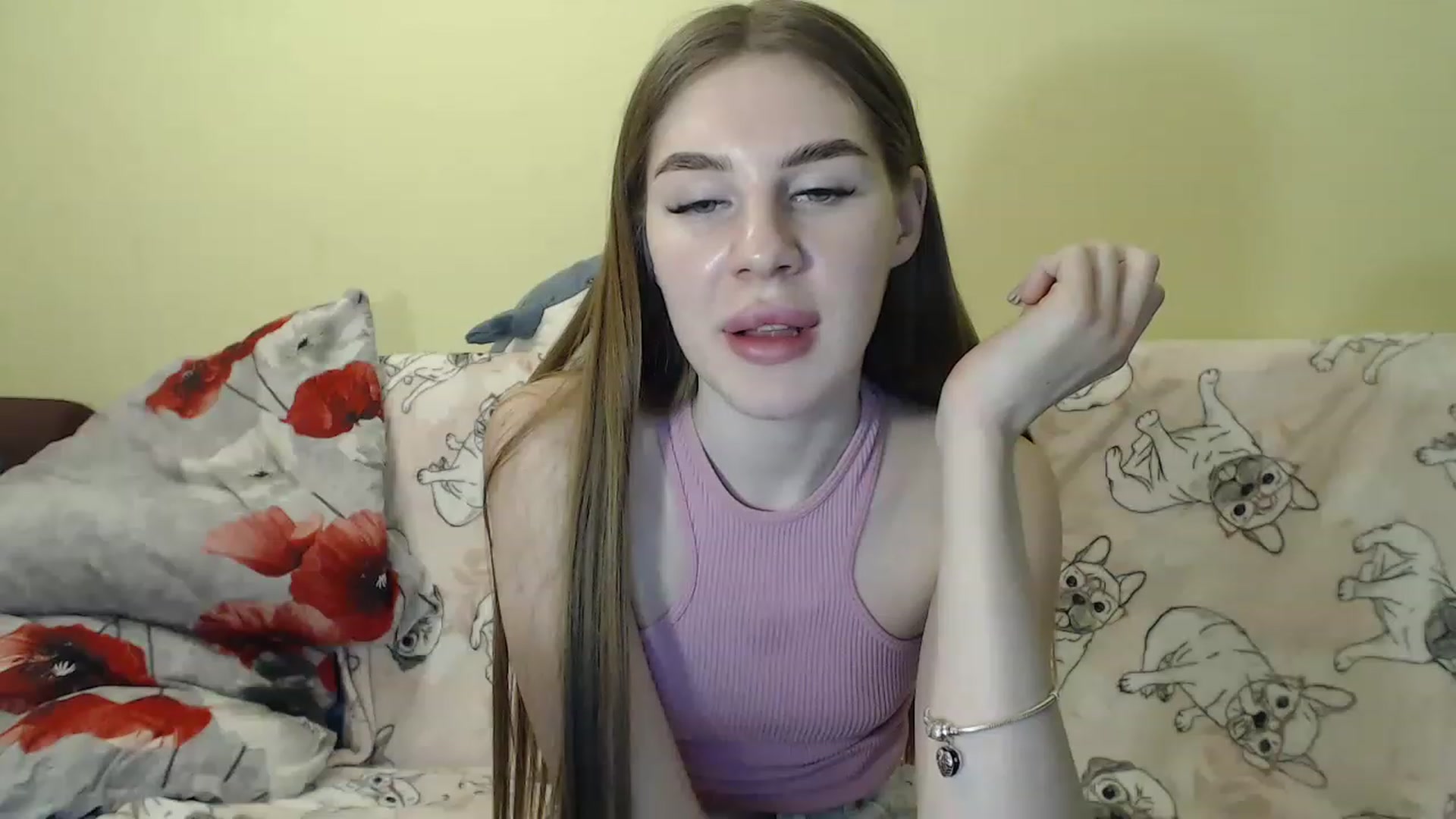 Gallery image thumbnail from Vesnyshka's myfreecams stream on, 03/01/2023, 20:33 image 18 of 20