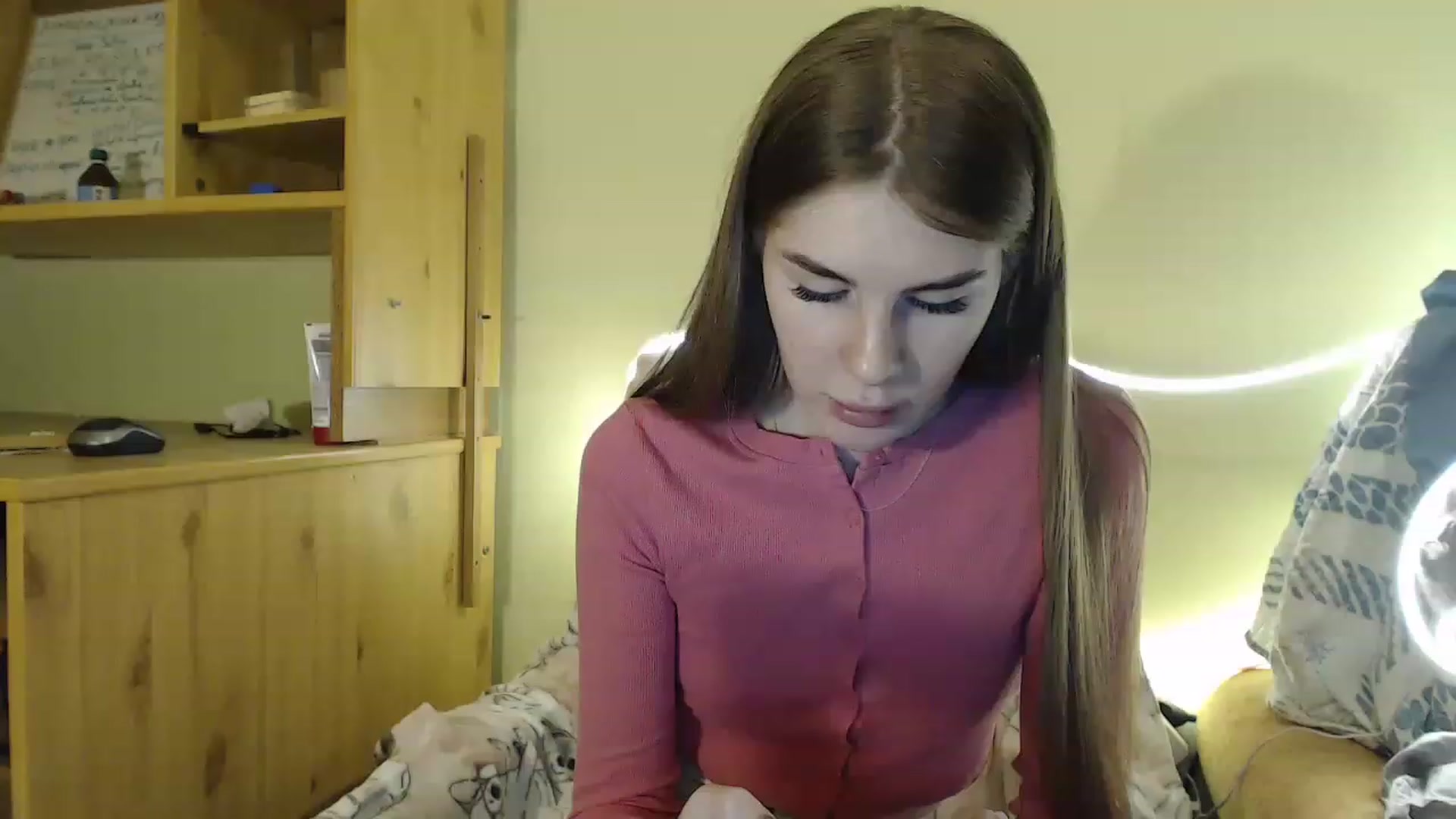 Gallery image thumbnail from Vesnyshka's myfreecams stream on, 03/07/2023, 18:53 image 14 of 20