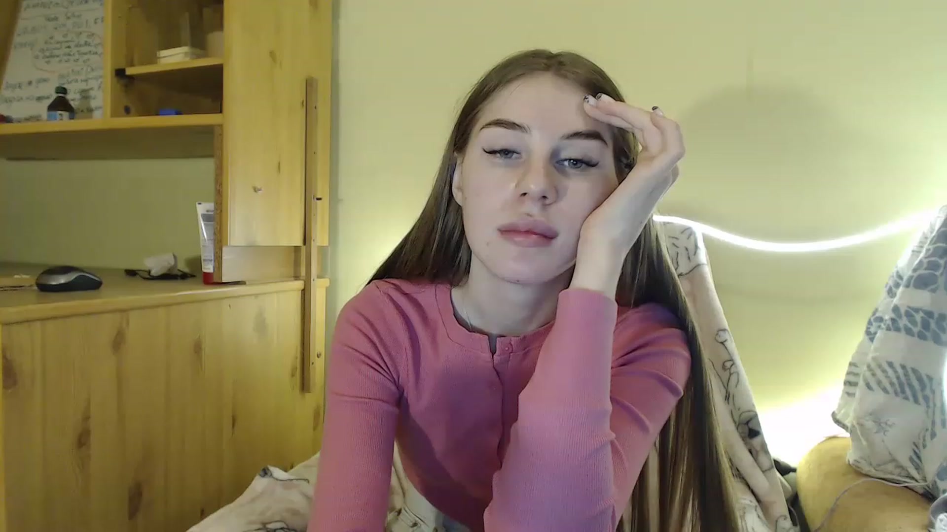 Gallery image thumbnail from Vesnyshka's myfreecams stream on, 03/07/2023, 18:53 image 20 of 20