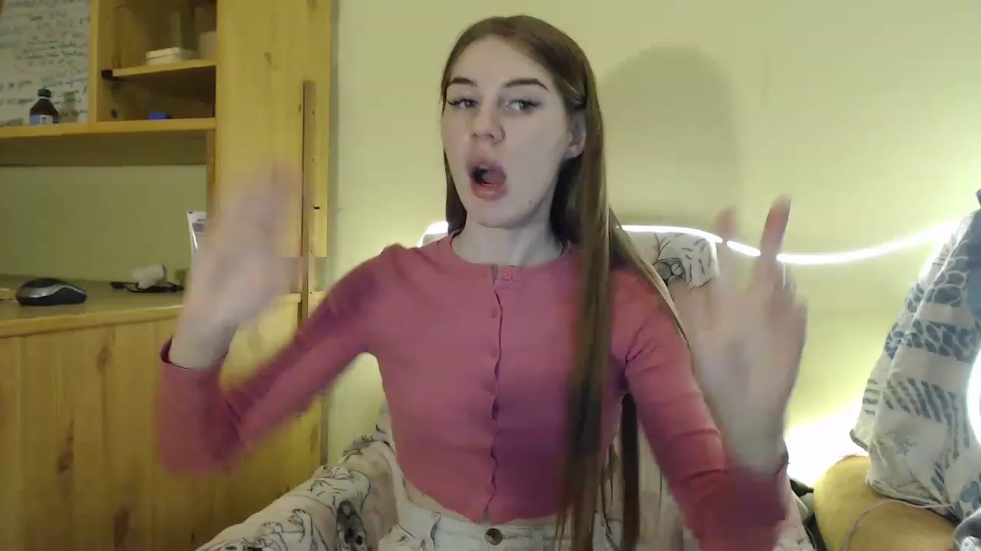 Gallery image thumbnail from Vesnyshka's myfreecams stream on, 03/07/2023, 18:53 image 17 of 20