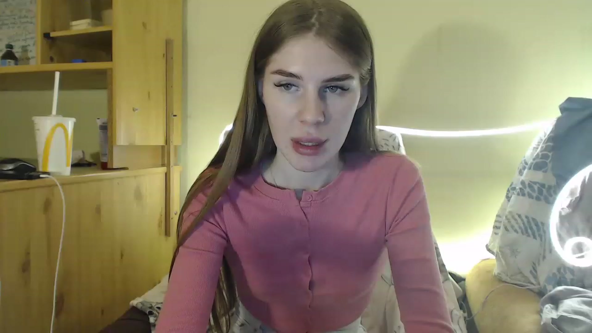 Gallery image thumbnail from Vesnyshka's myfreecams stream on, 03/07/2023, 19:55 image 11 of 20