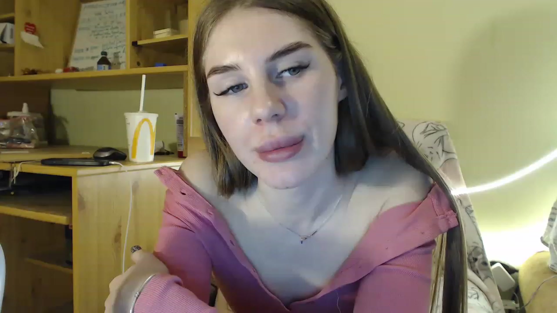Gallery image thumbnail from Vesnyshka's myfreecams stream on, 03/07/2023, 19:55 image 14 of 20