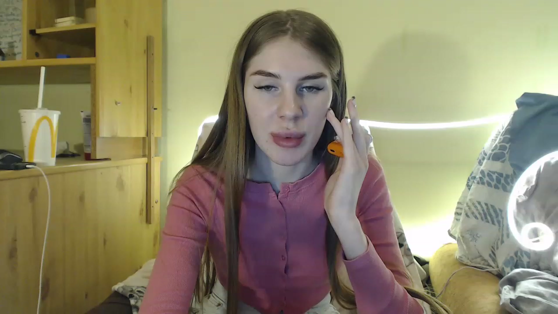 Gallery image thumbnail from Vesnyshka's myfreecams stream on, 03/07/2023, 19:55 image 9 of 20