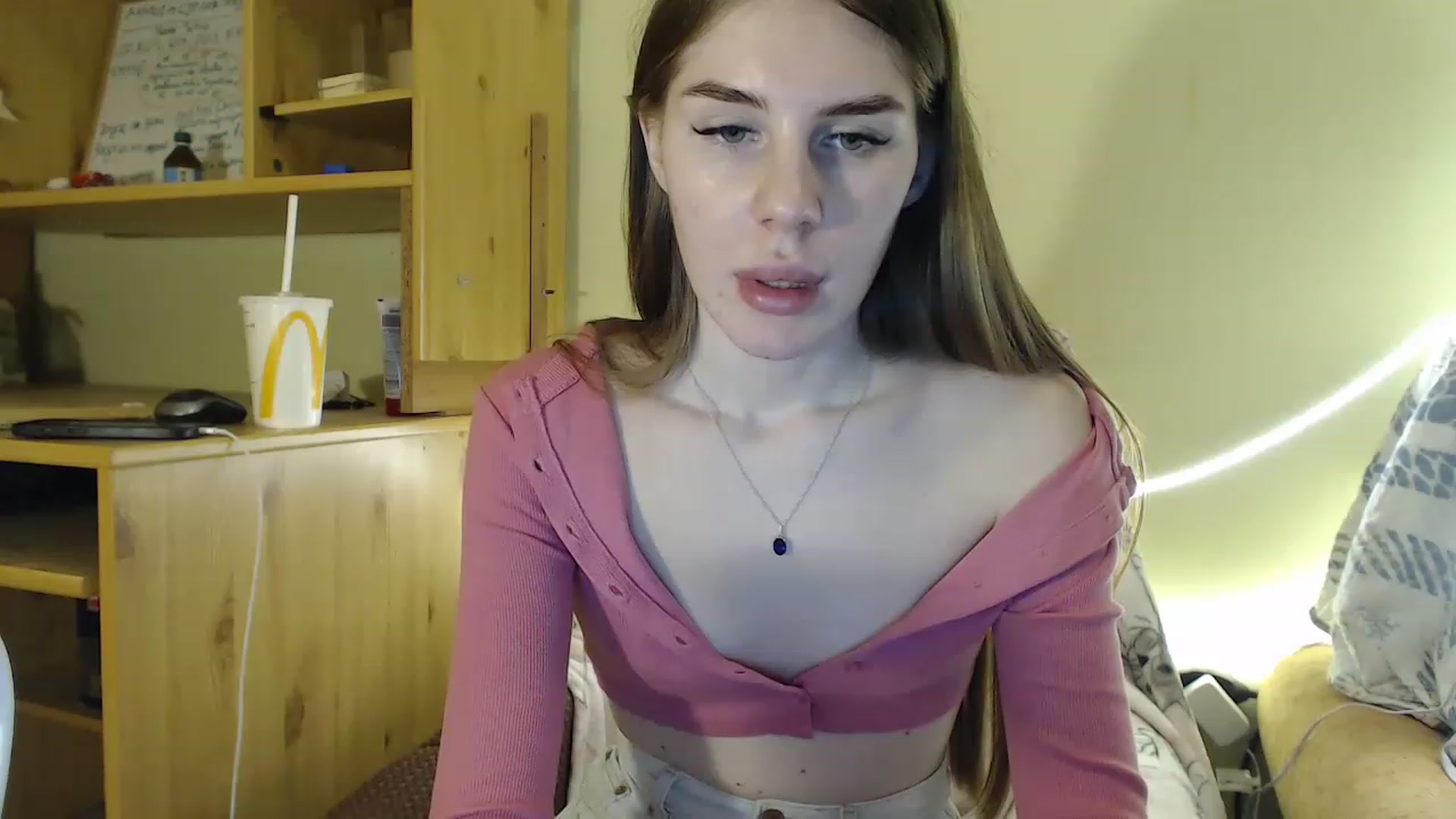 Gallery image thumbnail from Vesnyshka's myfreecams stream on, 03/07/2023, 19:55 image 17 of 20