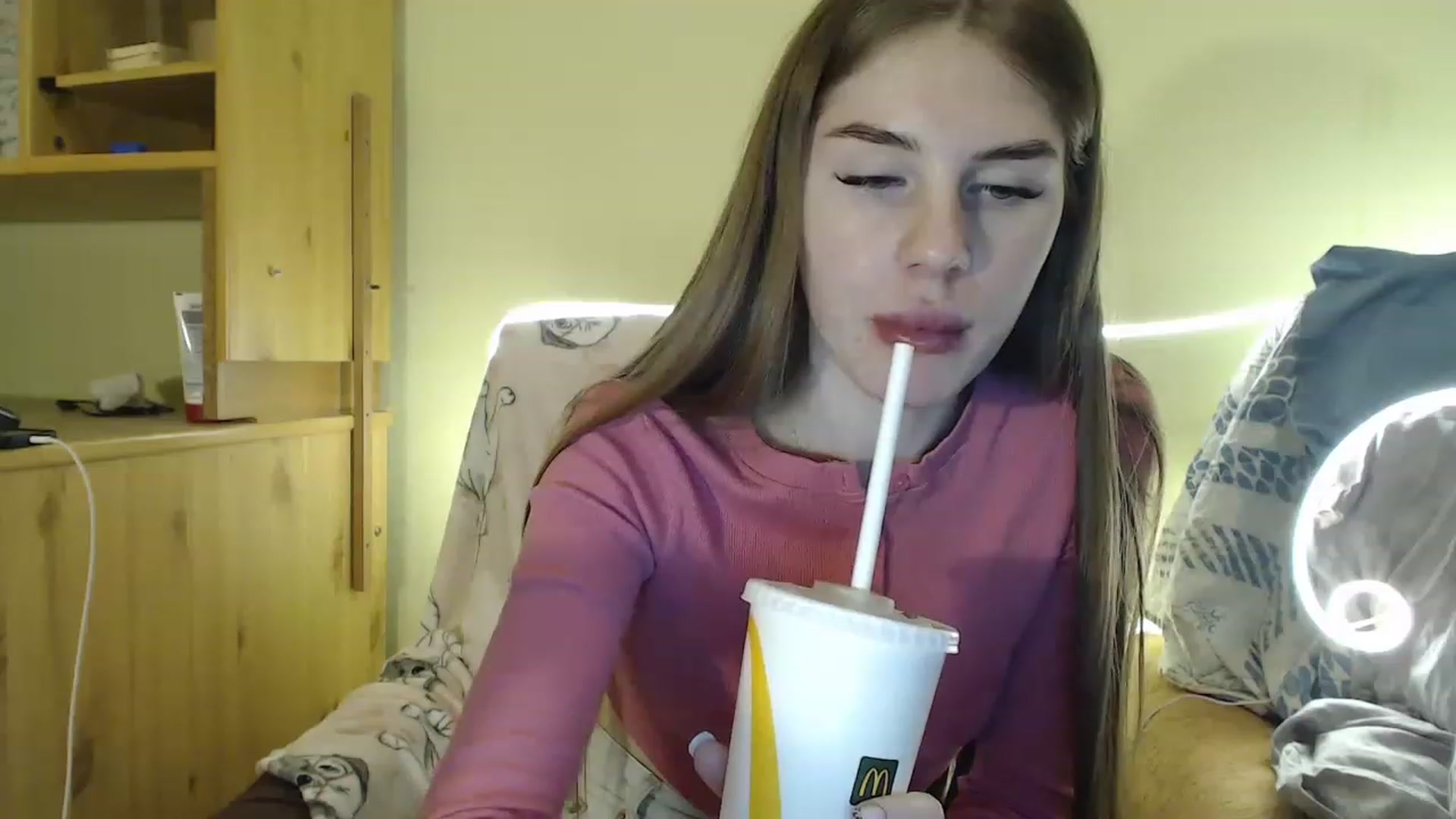 Gallery image thumbnail from Vesnyshka's myfreecams stream on, 03/07/2023, 19:55 image 8 of 20