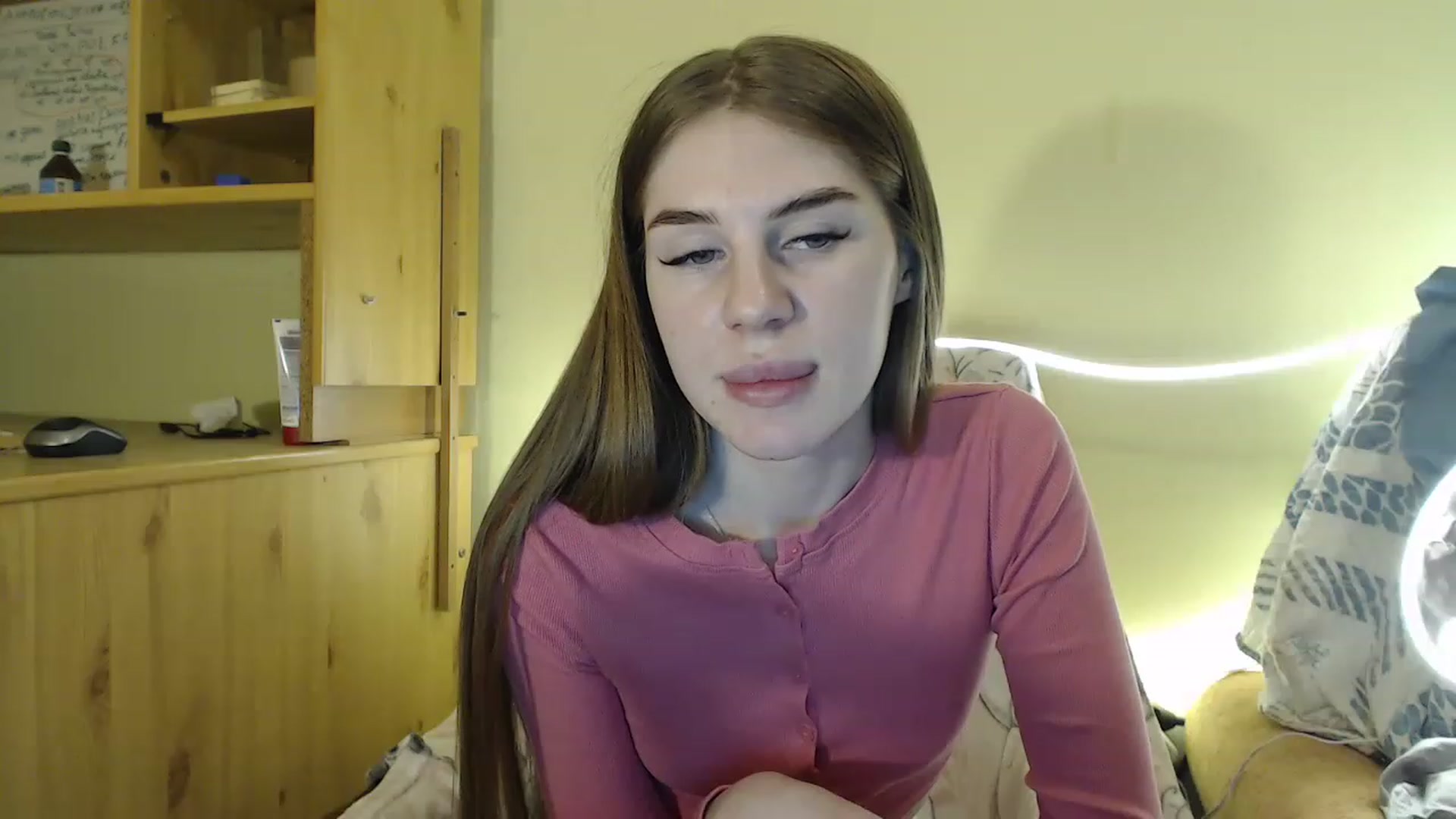 Gallery image thumbnail from Vesnyshka's myfreecams stream on, 03/07/2023, 19:55 image 2 of 20