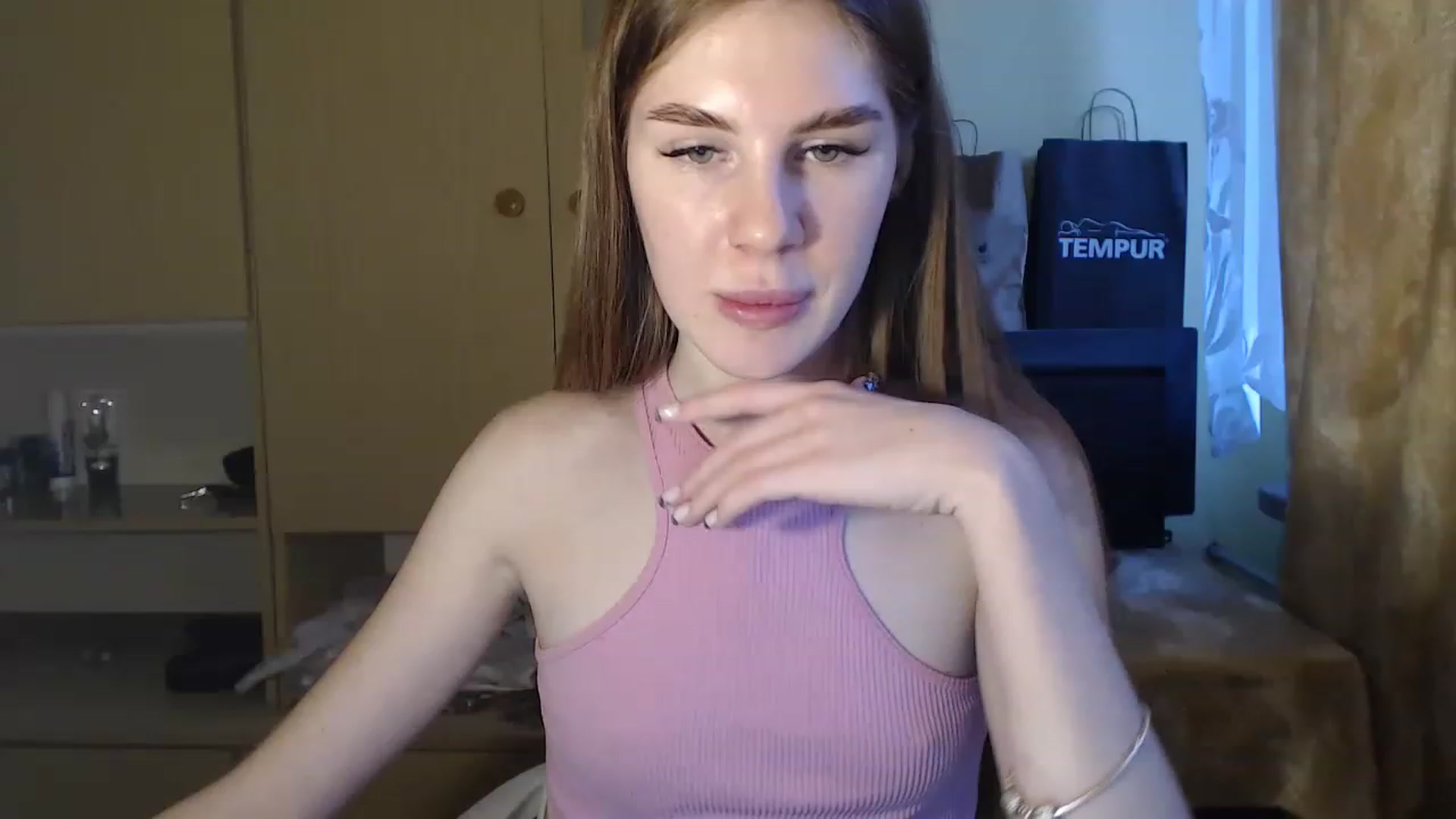 Gallery image thumbnail from Vesnyshka's myfreecams stream on, 03/10/2023, 15:49 image 18 of 20