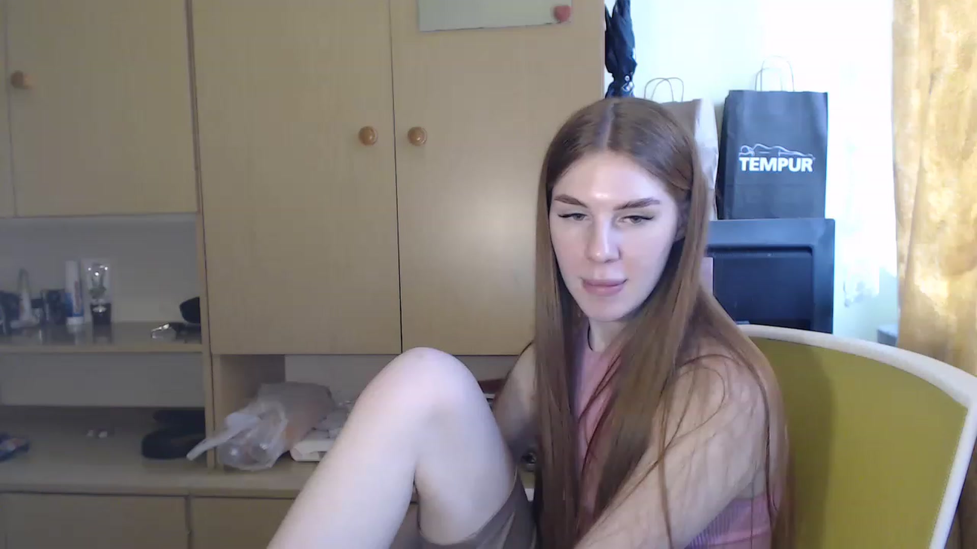 Gallery image thumbnail from Vesnyshka's myfreecams stream on, 03/10/2023, 15:49 image 2 of 20