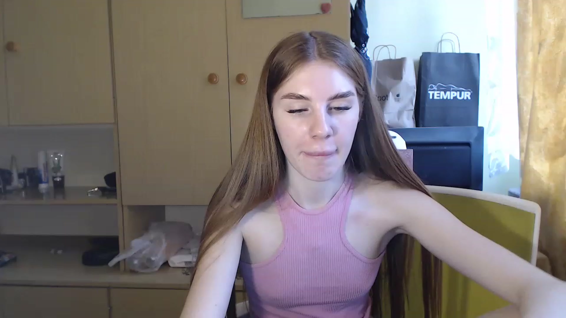 Gallery image thumbnail from Vesnyshka's myfreecams stream on, 03/10/2023, 15:49 image 3 of 20
