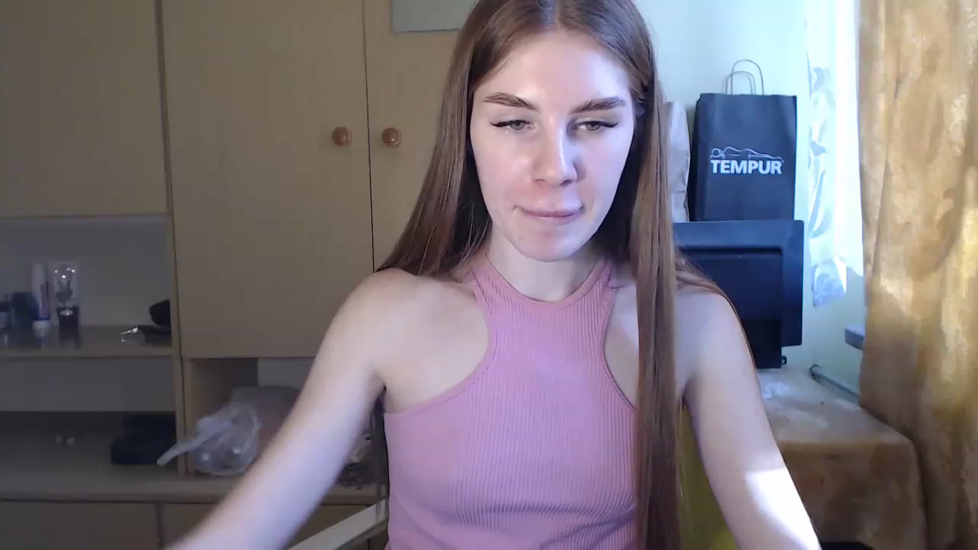 Gallery image thumbnail from Vesnyshka's myfreecams stream on, 03/10/2023, 15:49 image 5 of 20