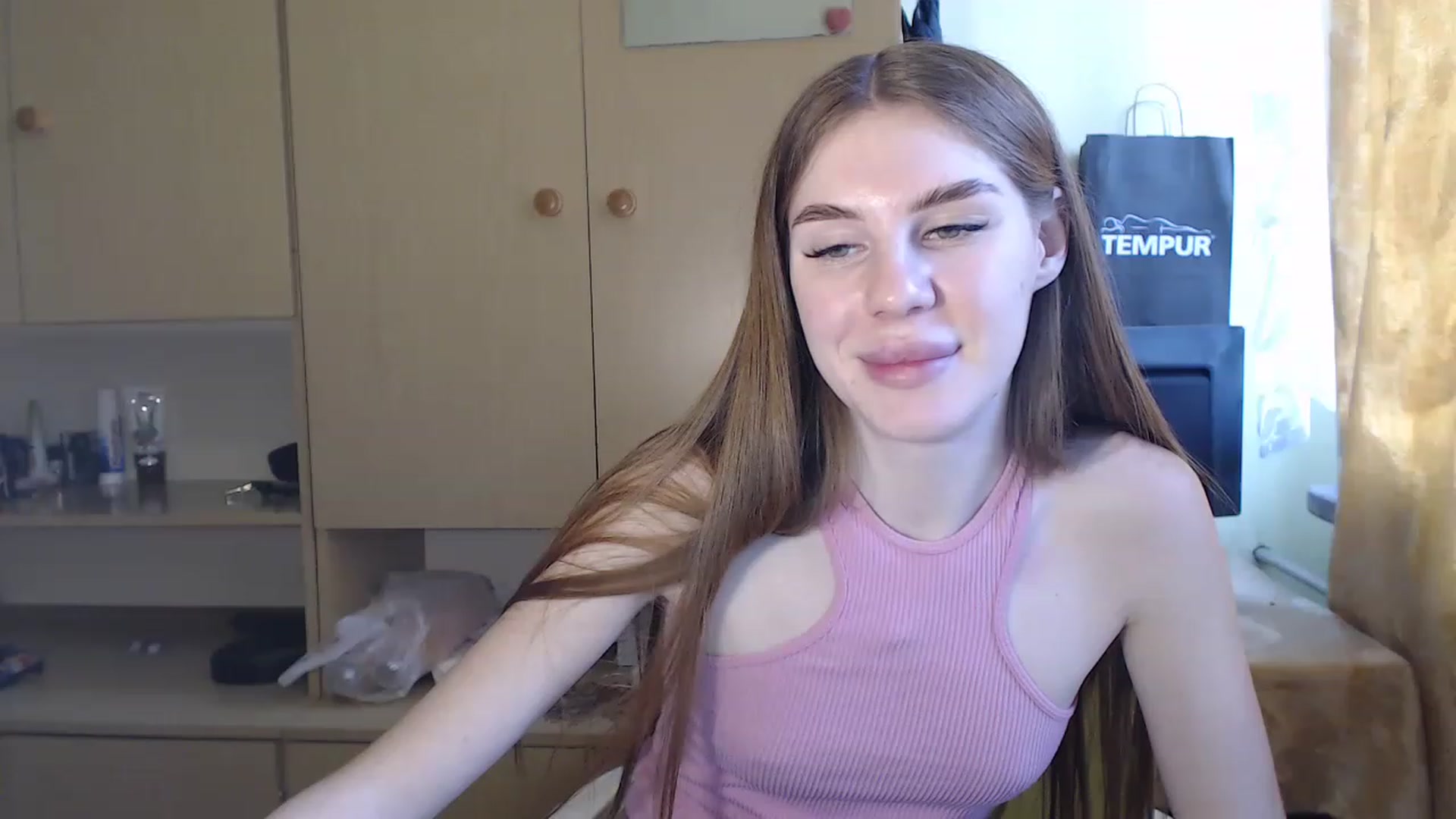 Gallery image thumbnail from Vesnyshka's myfreecams stream on, 03/10/2023, 15:49 image 1 of 20