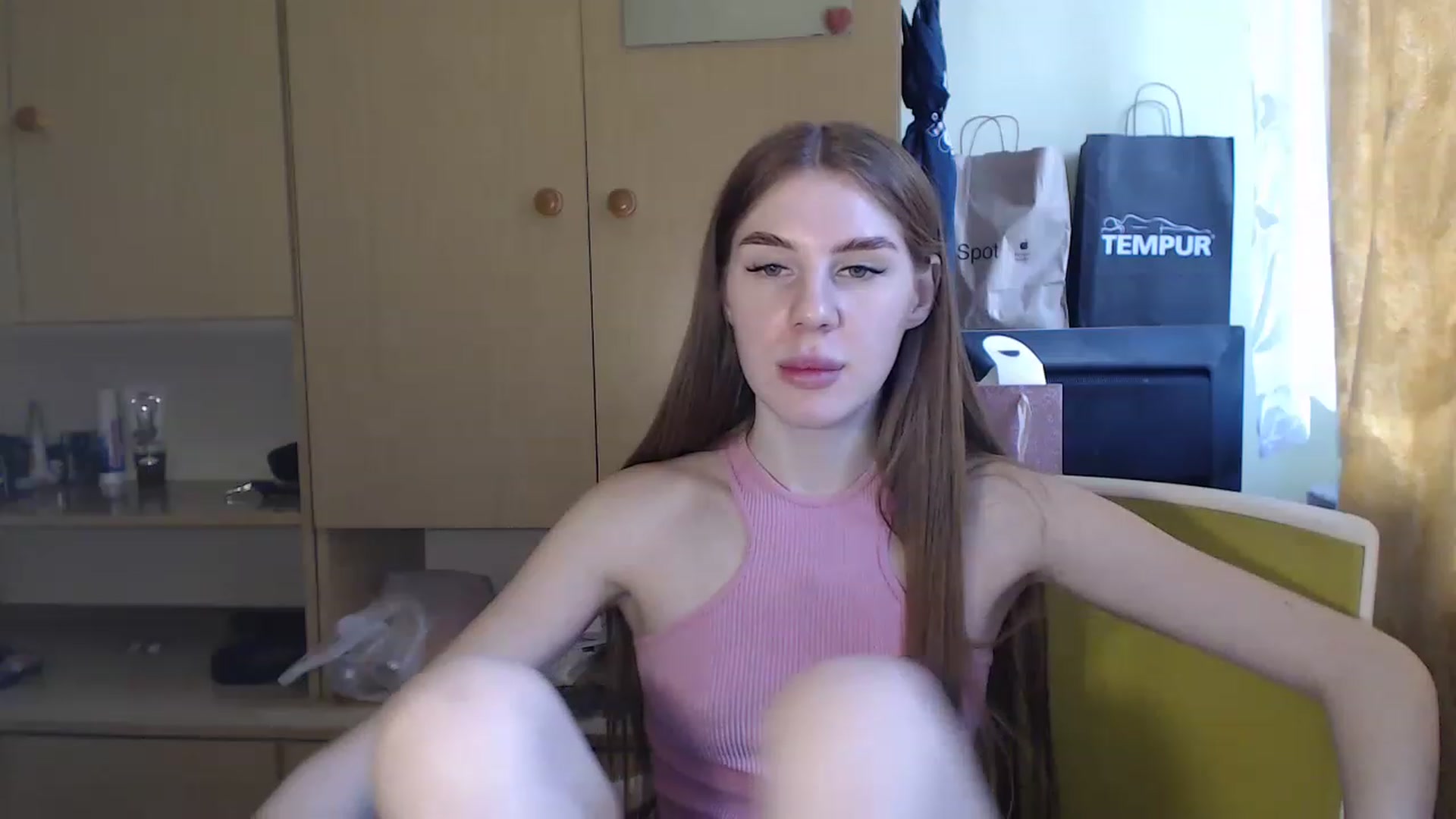 Gallery image thumbnail from Vesnyshka's myfreecams stream on, 03/10/2023, 15:49 image 4 of 20