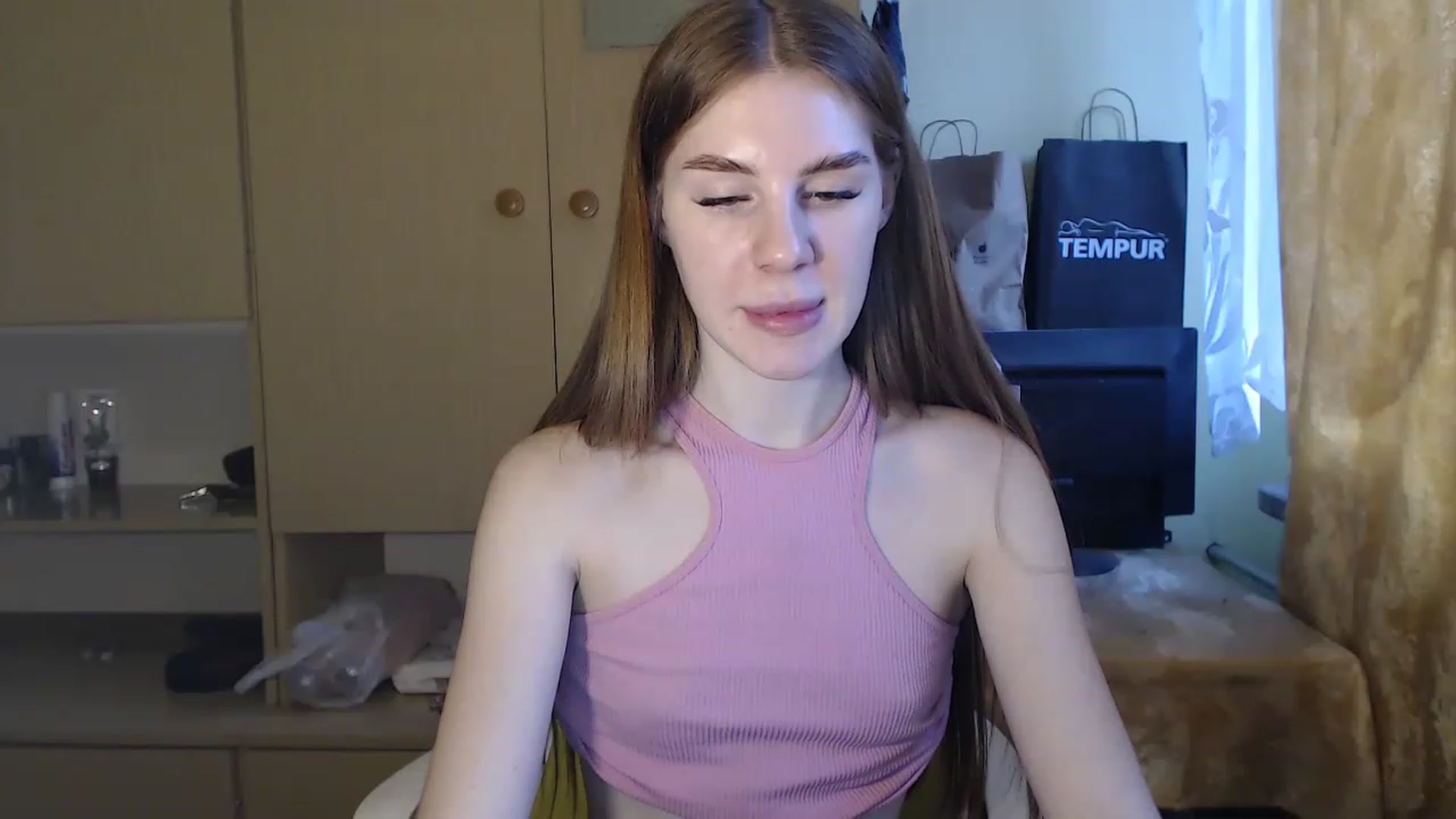 Gallery image thumbnail from Vesnyshka's myfreecams stream on, 03/10/2023, 15:49 image 12 of 20