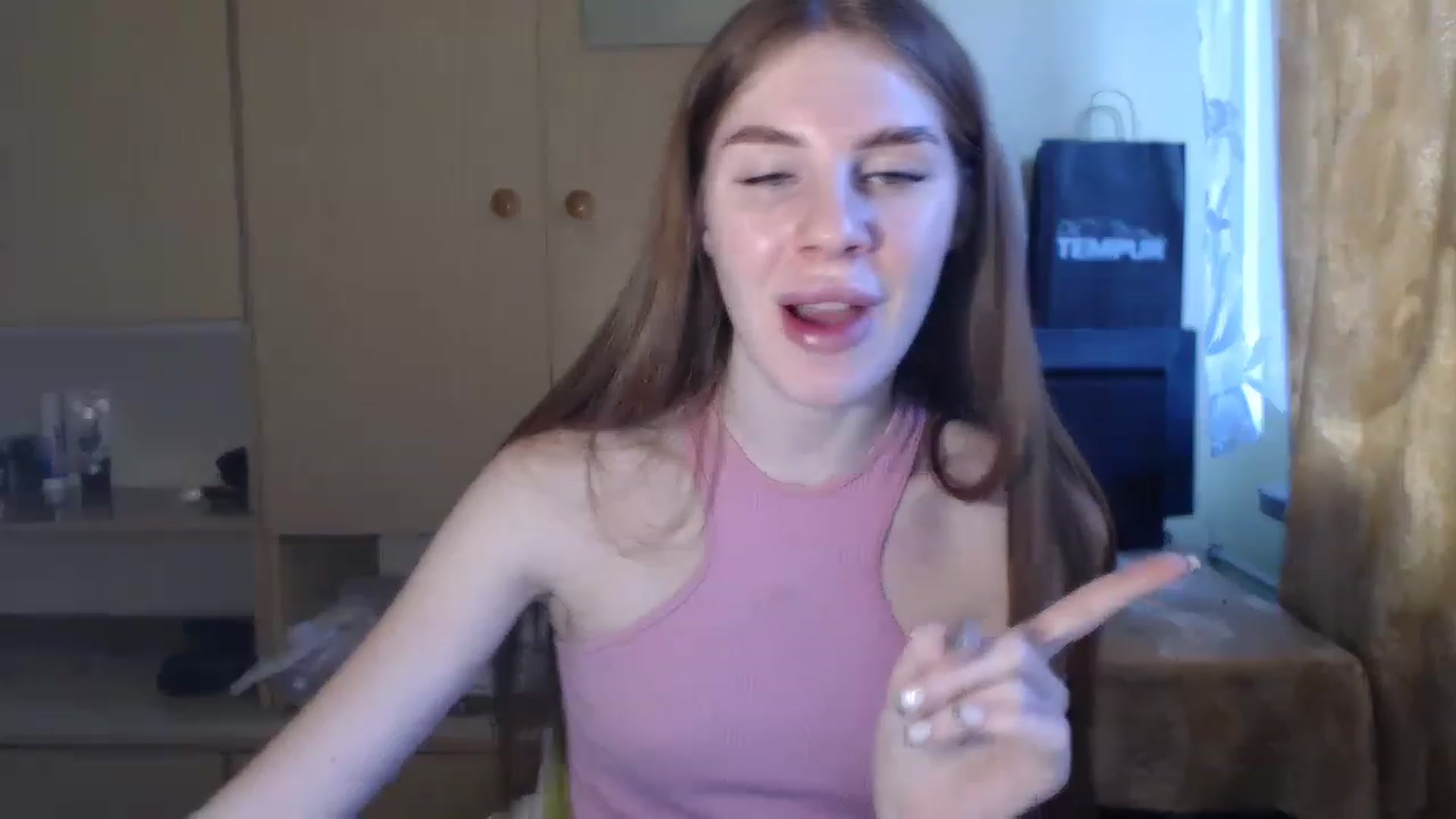 Gallery image thumbnail from Vesnyshka's myfreecams stream on, 03/10/2023, 15:49 image 9 of 20