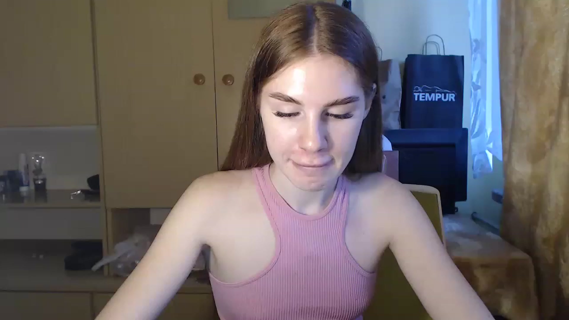Gallery image thumbnail from Vesnyshka's myfreecams stream on, 03/10/2023, 15:49 image 19 of 20
