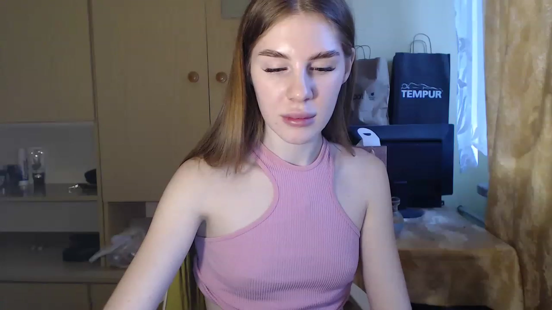 Gallery image thumbnail from Vesnyshka's myfreecams stream on, 03/10/2023, 15:49 image 13 of 20