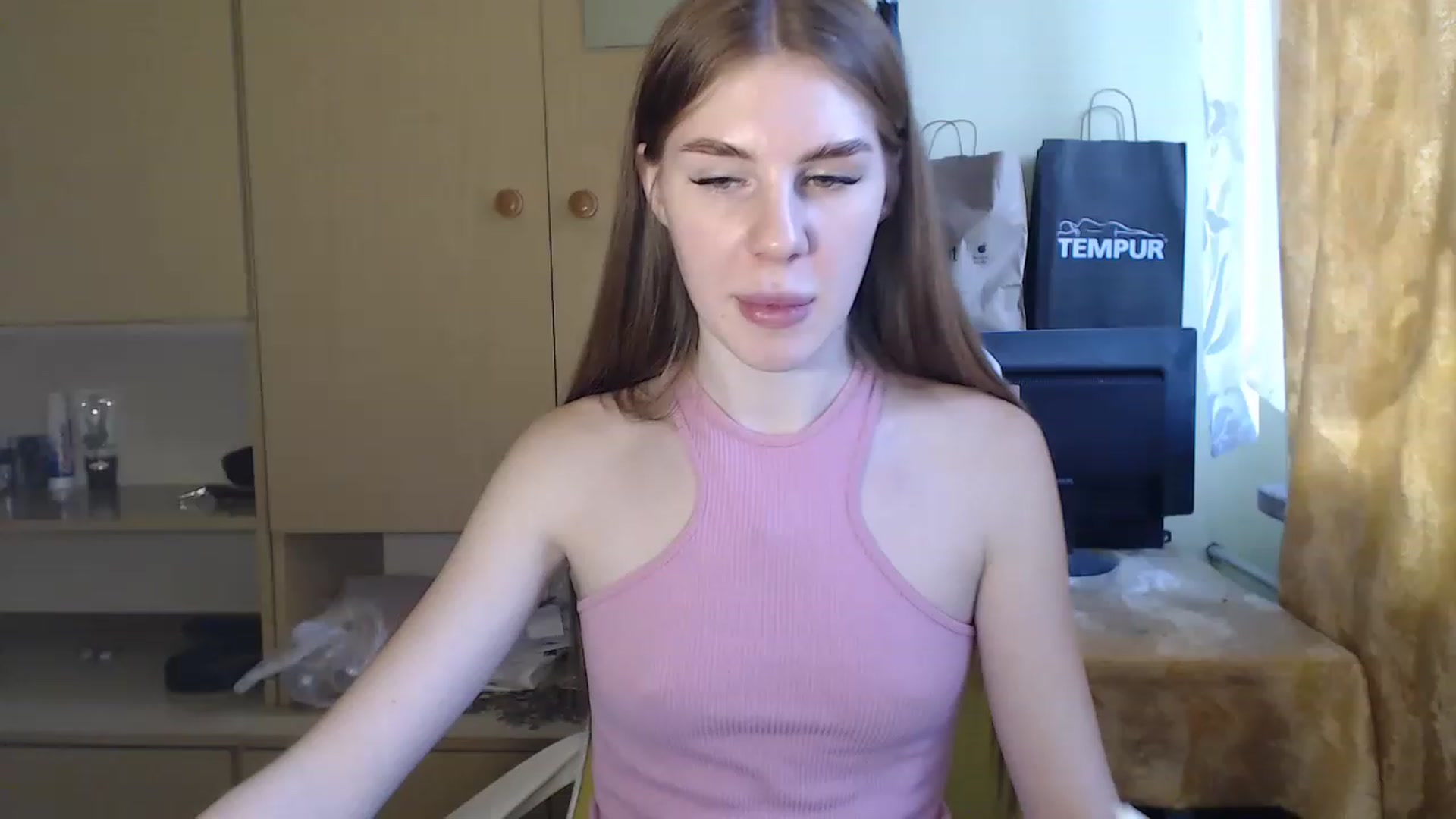 Gallery image thumbnail from Vesnyshka's myfreecams stream on, 03/10/2023, 15:49 image 6 of 20