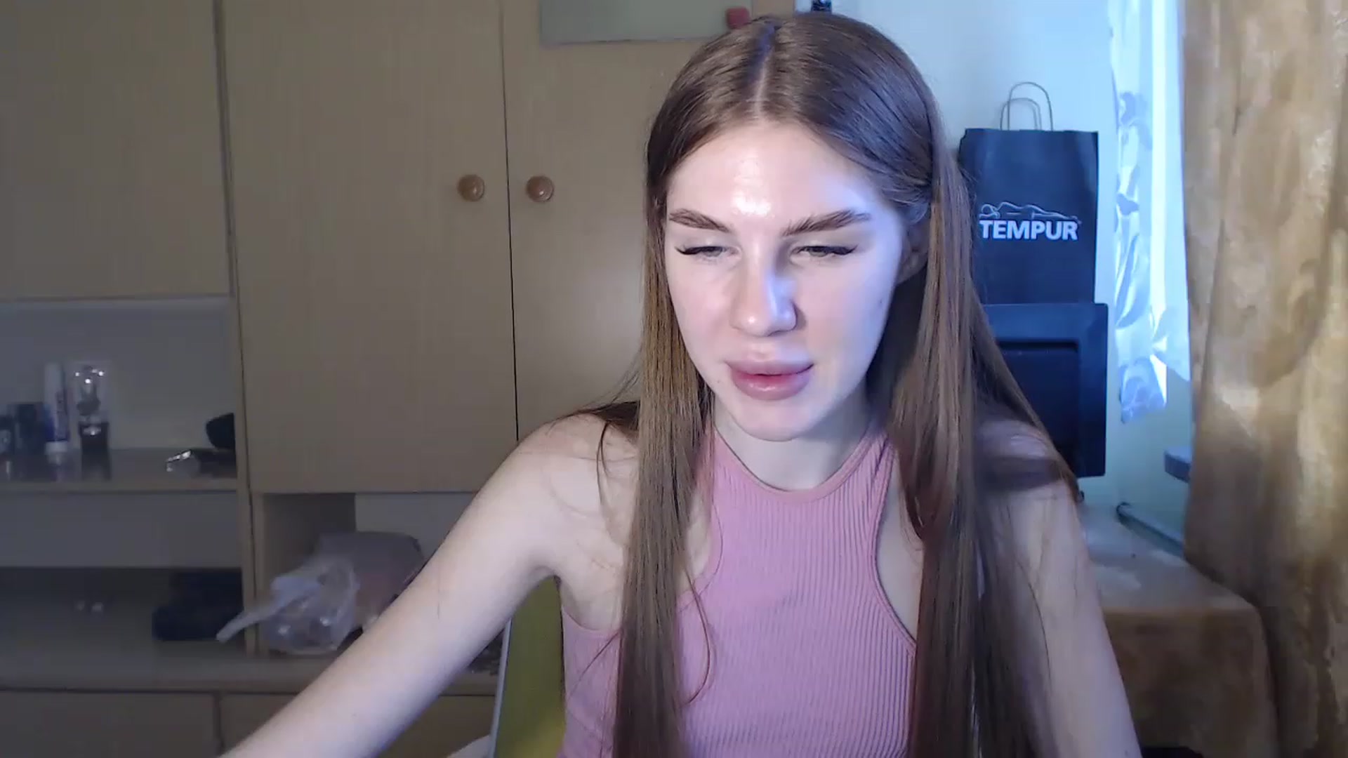 Gallery image thumbnail from Vesnyshka's myfreecams stream on, 03/10/2023, 15:49 image 10 of 20