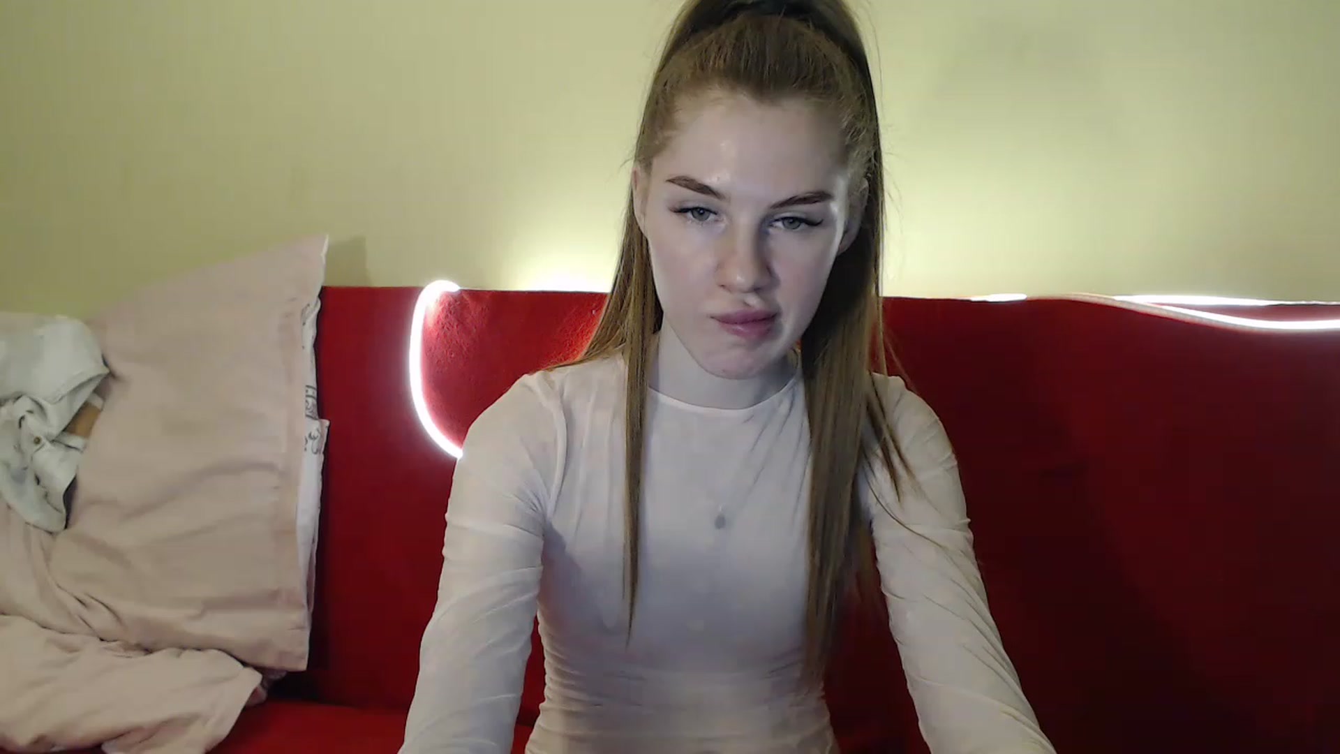 Gallery image thumbnail from Vesnyshka's myfreecams stream on, 03/16/2023, 19:52 image 11 of 20