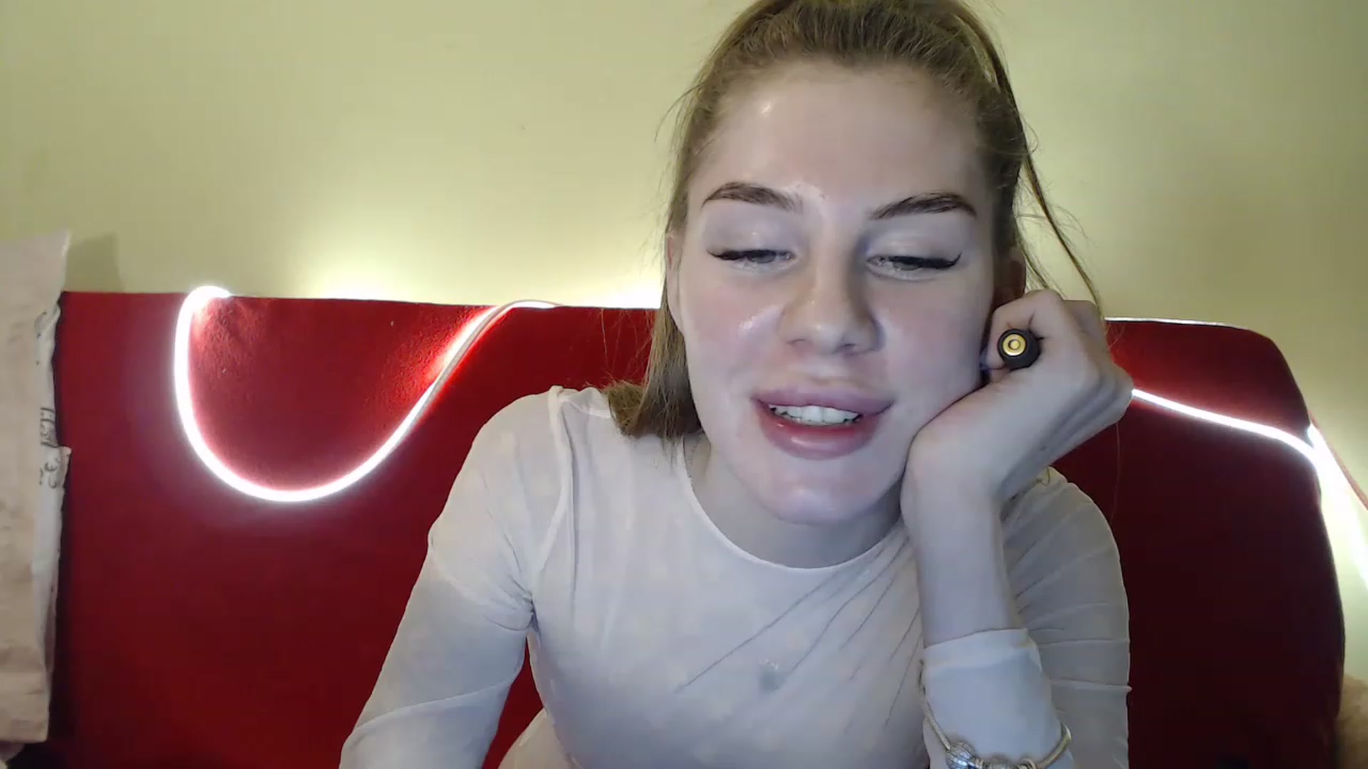 Gallery image thumbnail from Vesnyshka's myfreecams stream on, 03/16/2023, 19:52 image 20 of 20