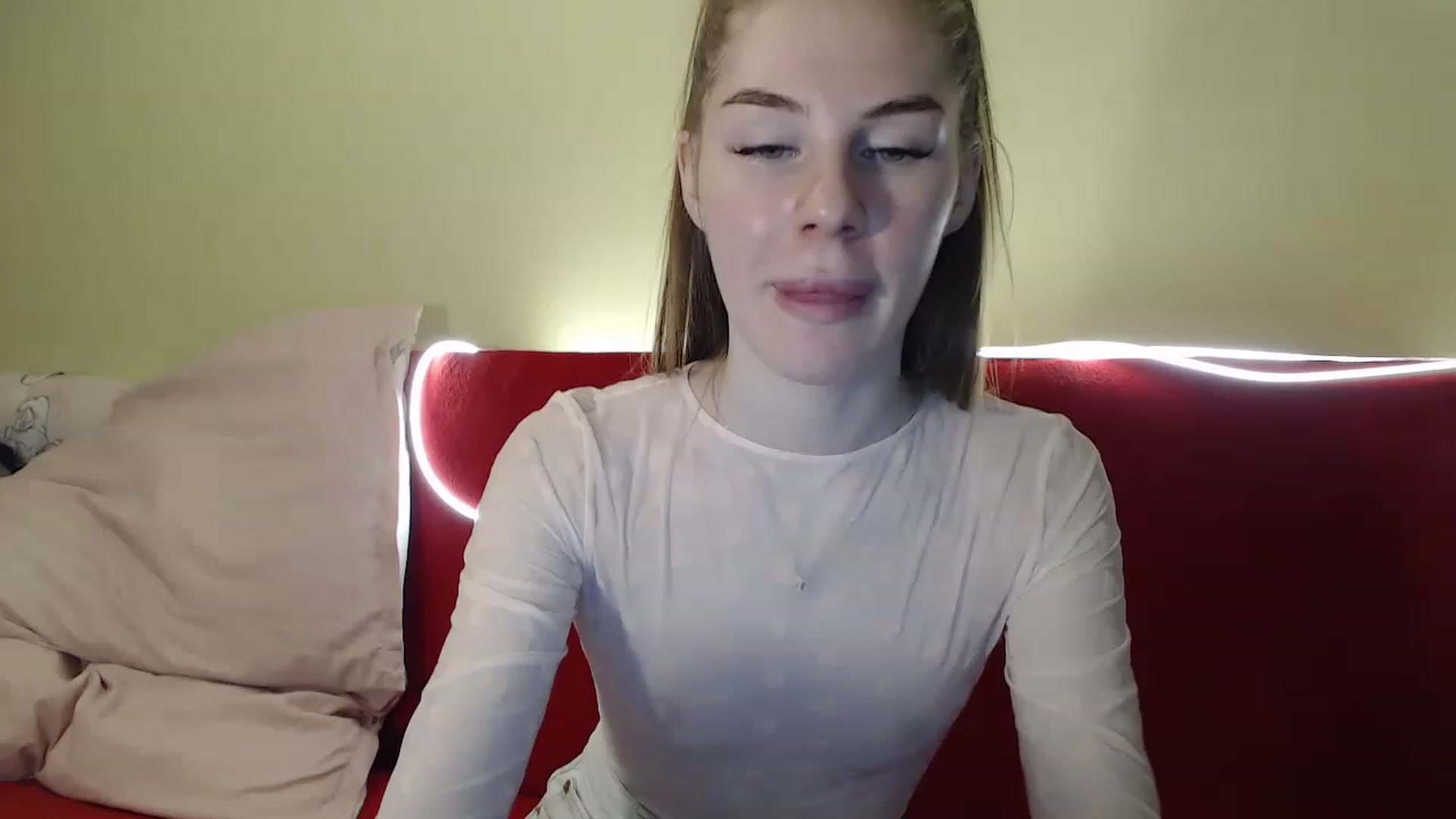 Gallery image thumbnail from Vesnyshka's myfreecams stream on, 03/16/2023, 19:52 image 1 of 20
