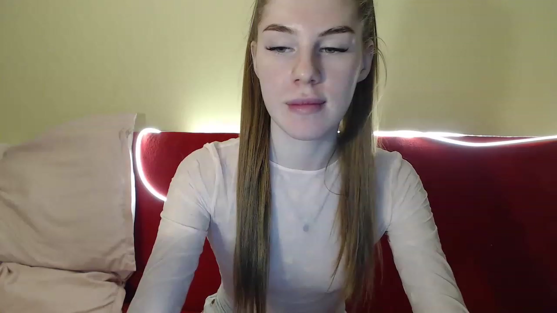 Gallery image thumbnail from Vesnyshka's myfreecams stream on, 03/16/2023, 19:52 image 3 of 20