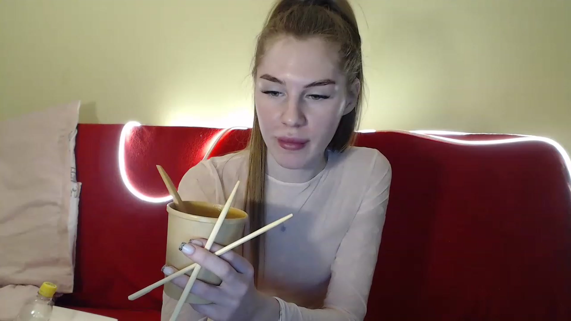 Gallery image thumbnail from Vesnyshka's myfreecams stream on, 03/16/2023, 19:52 image 14 of 20