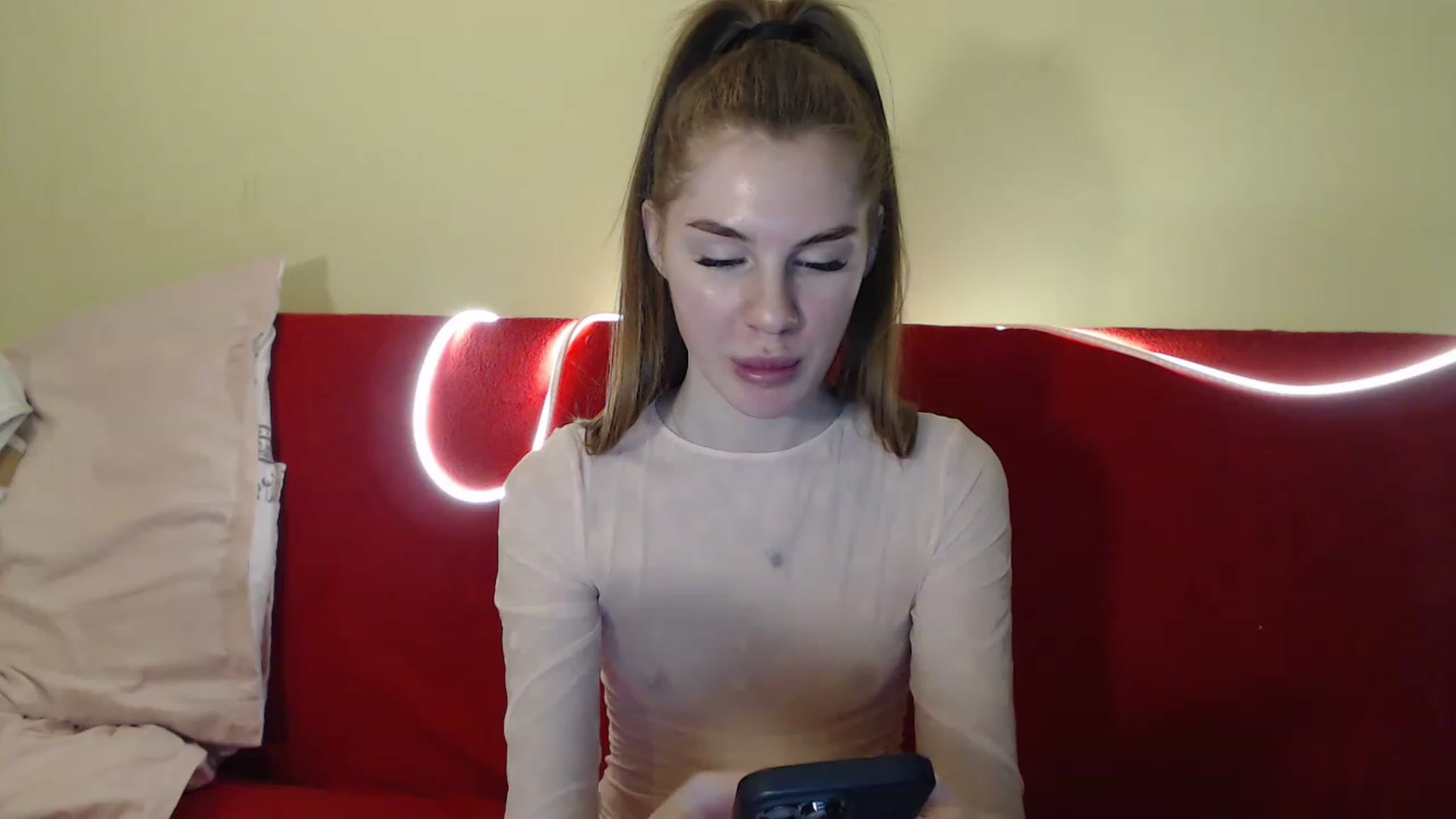 Gallery image thumbnail from Vesnyshka's myfreecams stream on, 03/16/2023, 19:52 image 8 of 20