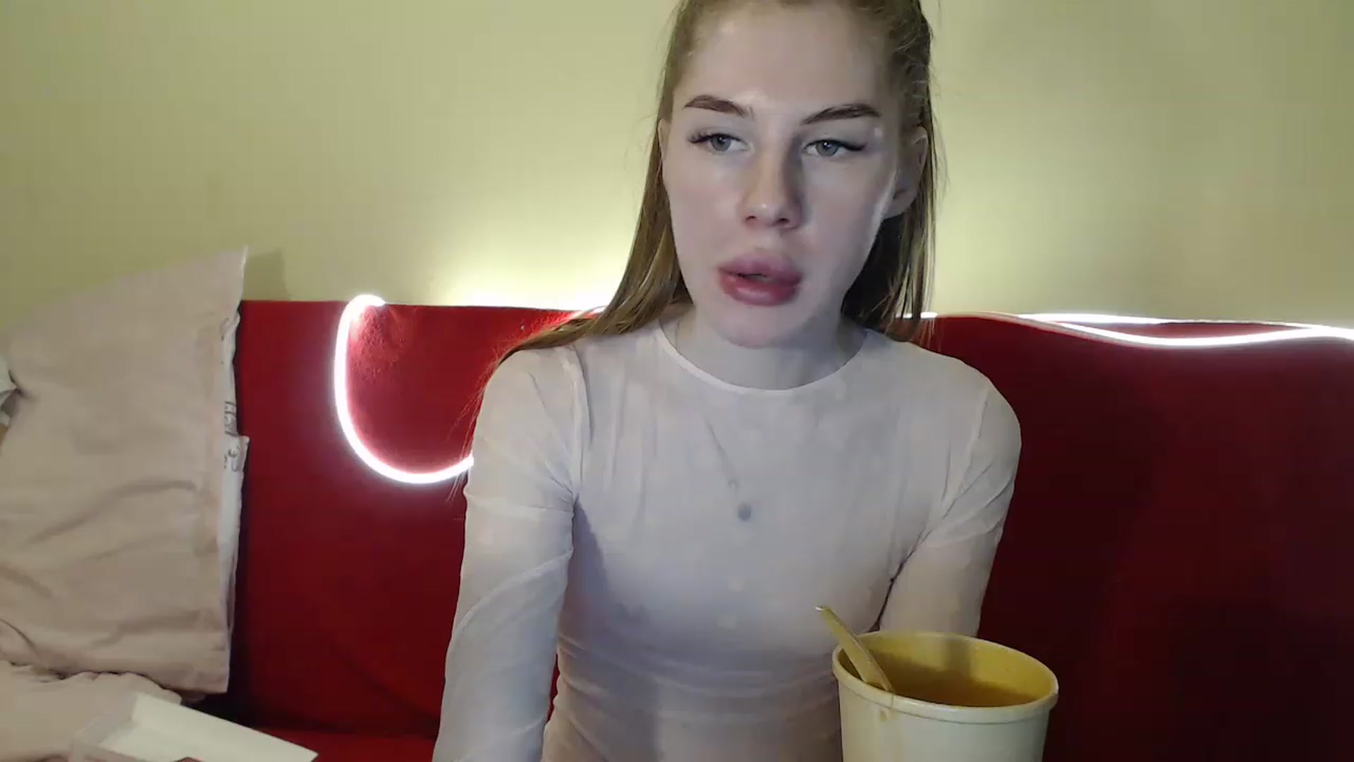 Gallery image thumbnail from Vesnyshka's myfreecams stream on, 03/16/2023, 19:52 image 13 of 20